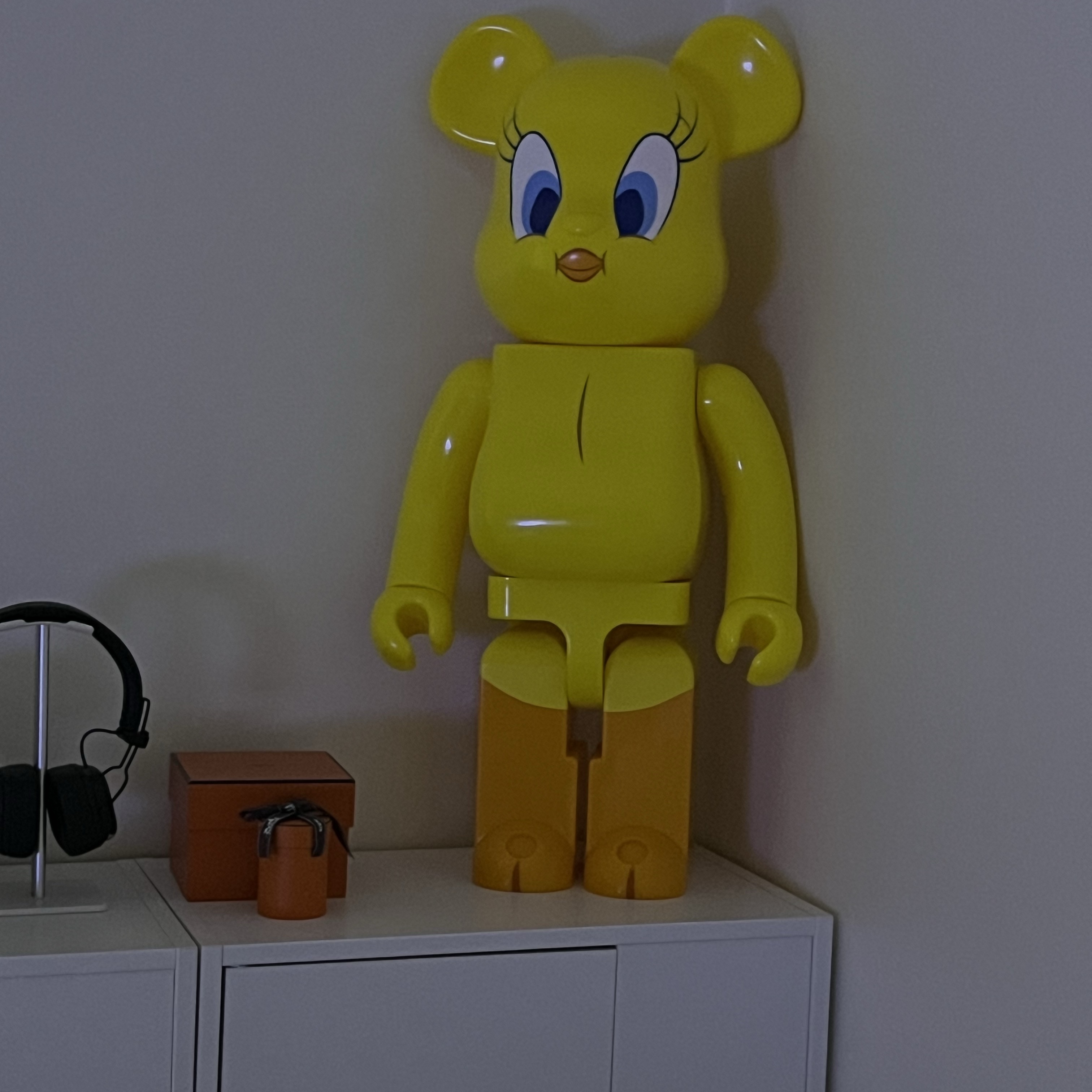 Bearbrick Looney Tunes Tweety 1000% 착용 스타일 - 2