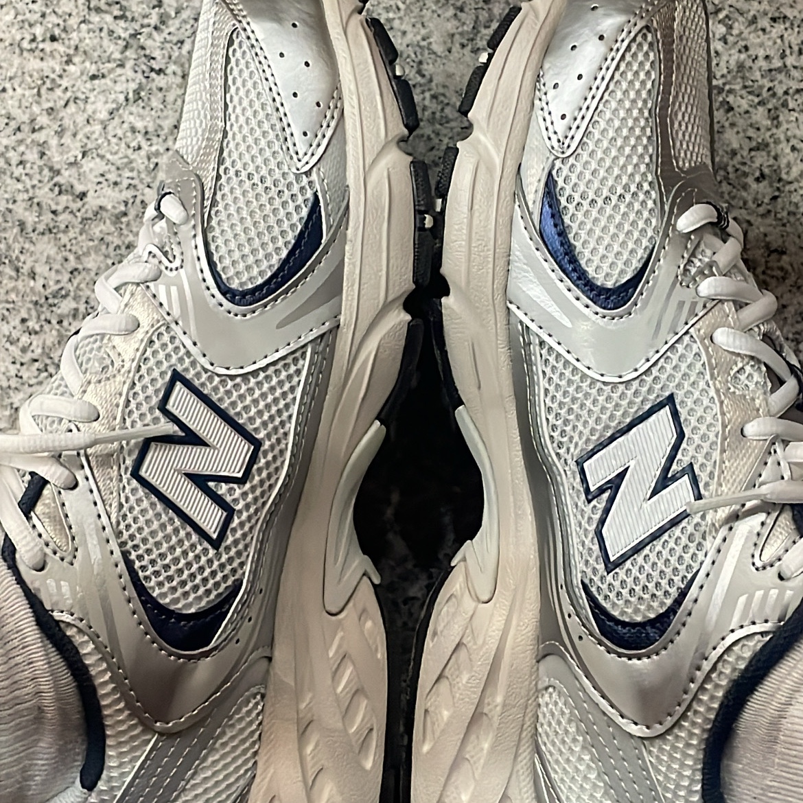 New Balance 530 Steel Grey 착용 스타일