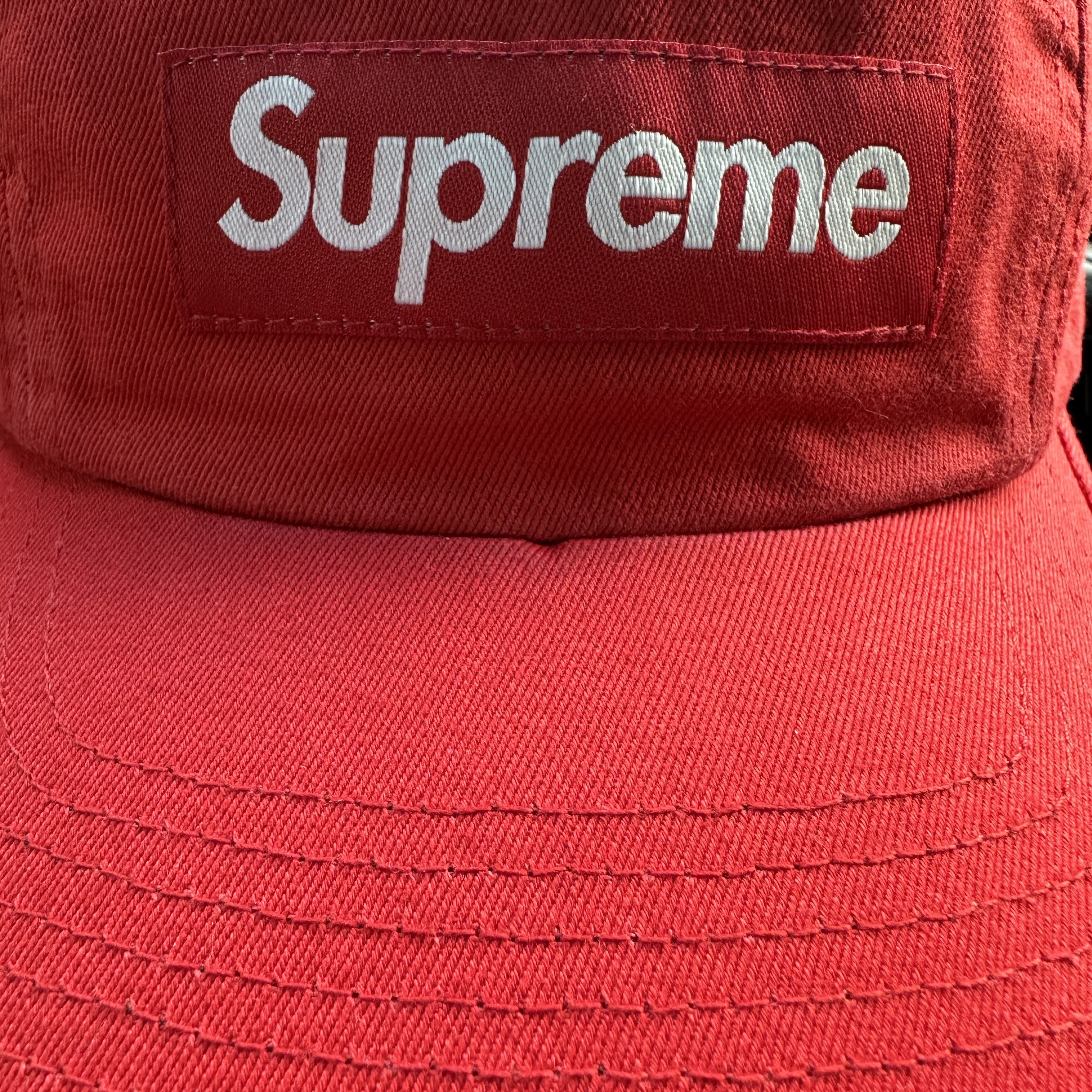 Supreme Washed Chino Twill Camp Cap Red 착용 스타일 - 1