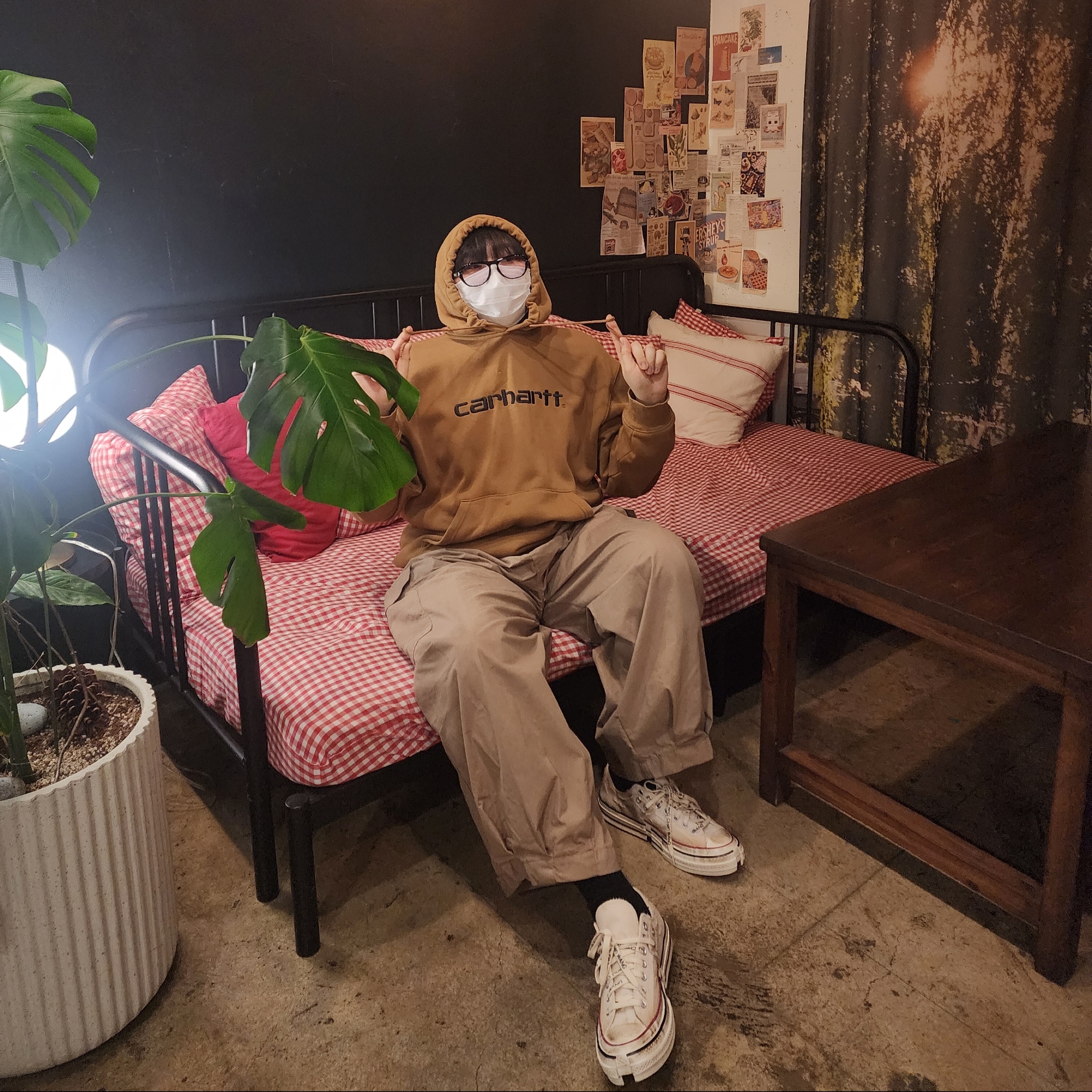 Converse x Feng Chen Wang Chuck 70 Ox 2-in-1 Brown Rice, Gentle Monster Oaa 01(V) Black 착용 스타일 - 4