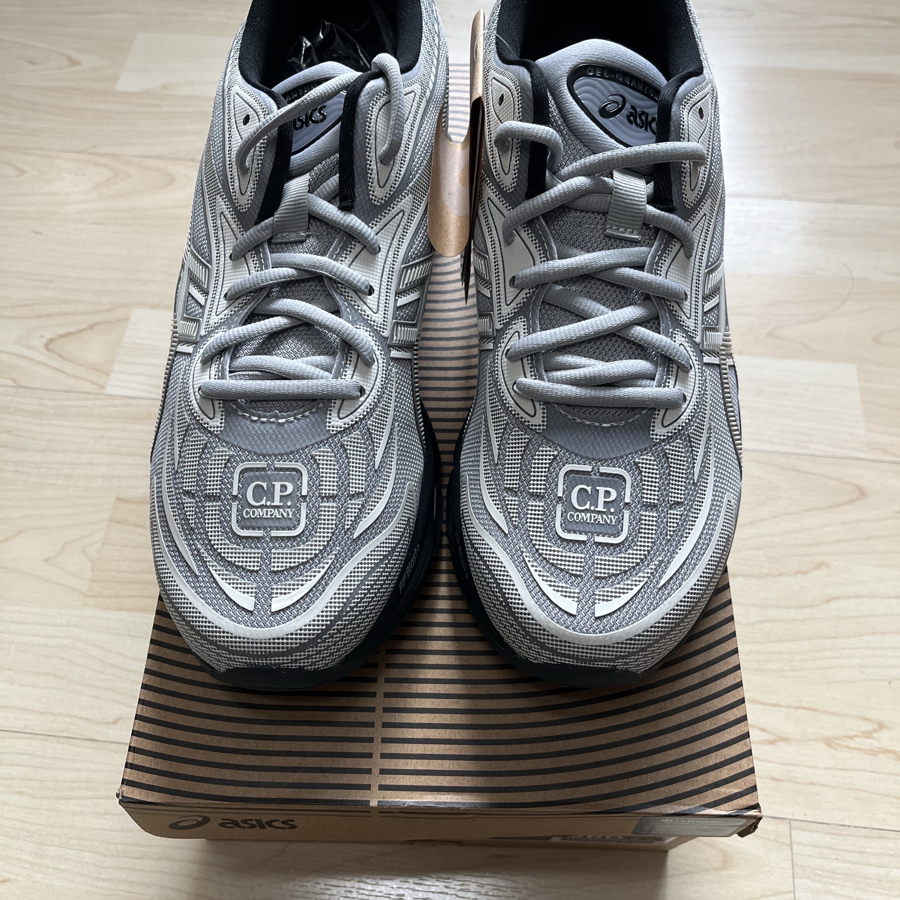Asics x C.P. Company Gel-Quantum 360 VIII Cement Grey 착용 스타일 - 4