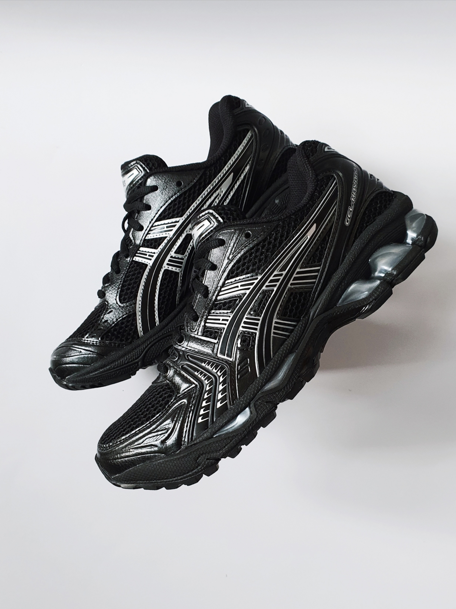 Asics Gel-Kayano 14 Black Pure Silver 착용 스타일