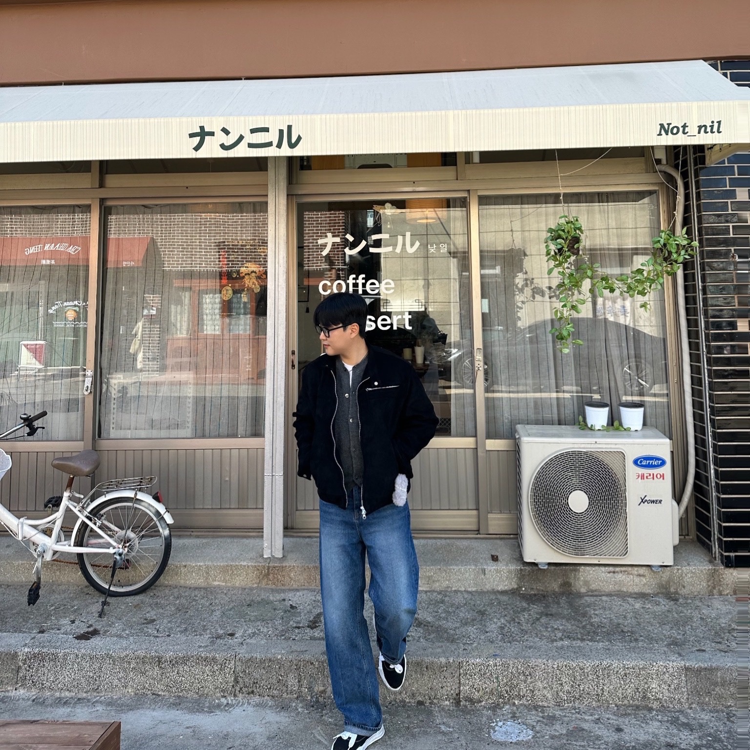 Maison Mihara Yasuhiro Baker OG Sole Canvas Low Cut Sneakers Black 착용 스타일 - 2