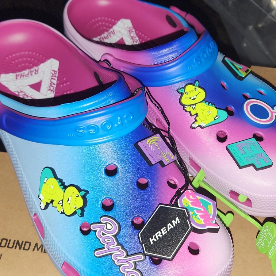 Crocs x Palace x Rapha EF Education First Crocs Multi 착용 스타일