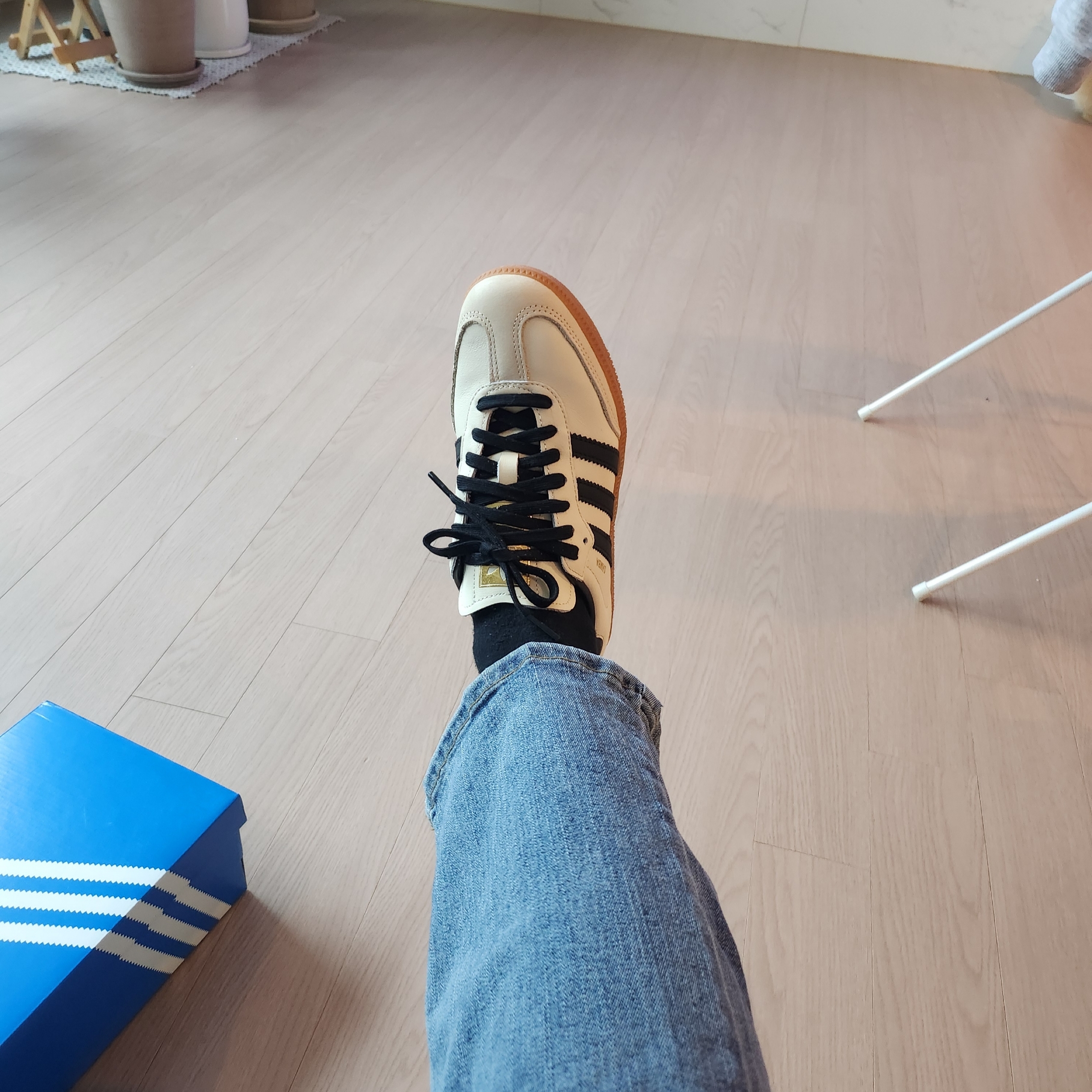 (W) Adidas Samba OG Cream White Core Black 착용 스타일