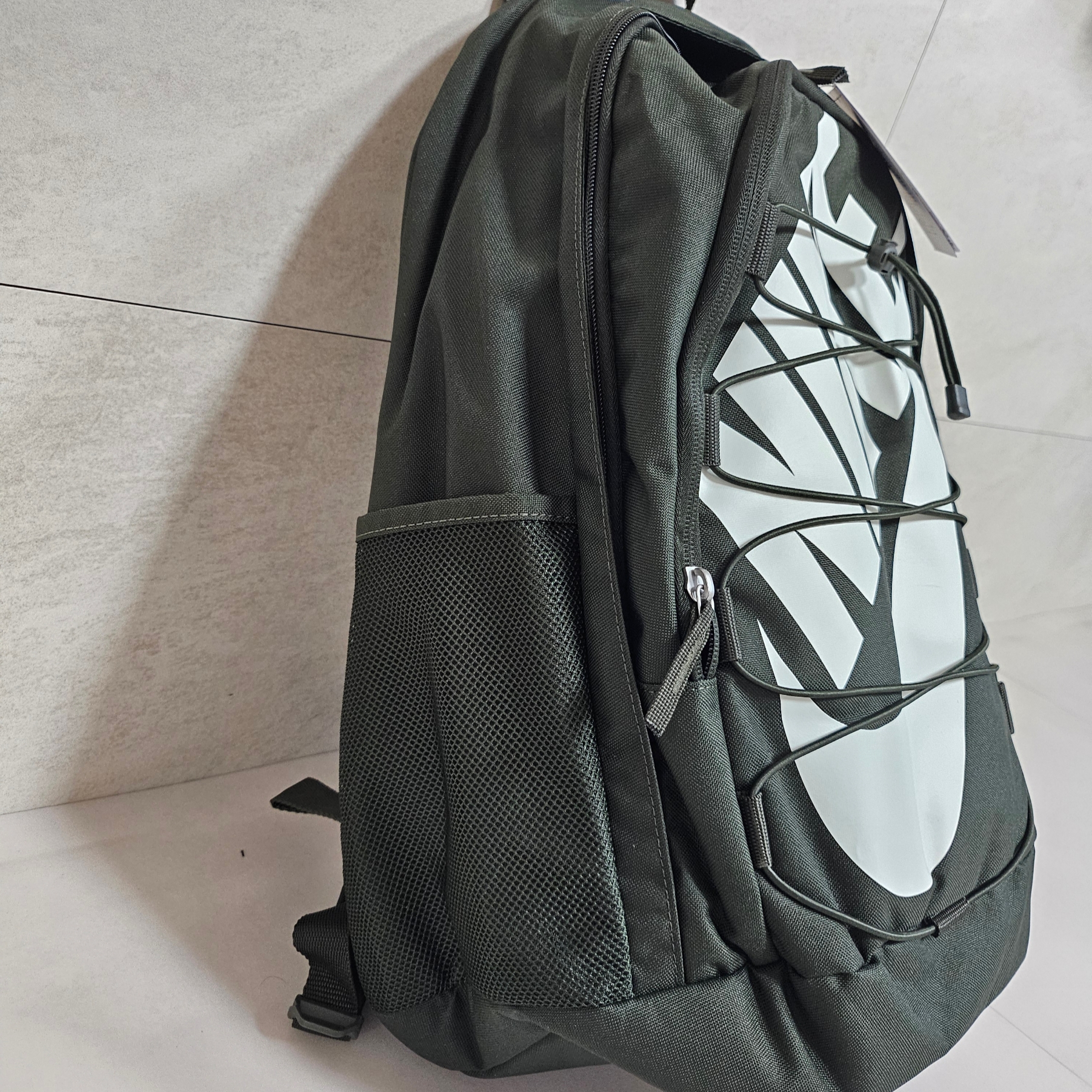 Nike Hayward 2.0 Backpack 26L Sequoia Barely Green 착용 스타일 - 4