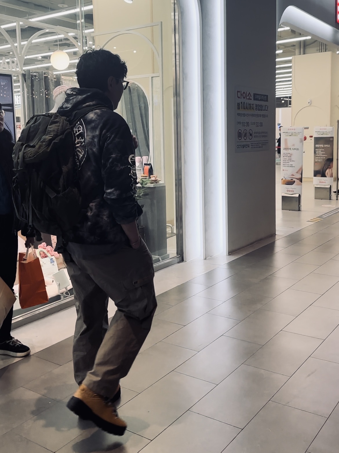 Timberland x Stussy World Hiker Boot Wheat - Medium, Chrome Hearts Horseshoe Tie Dye Hoodie Black 착용 스타일