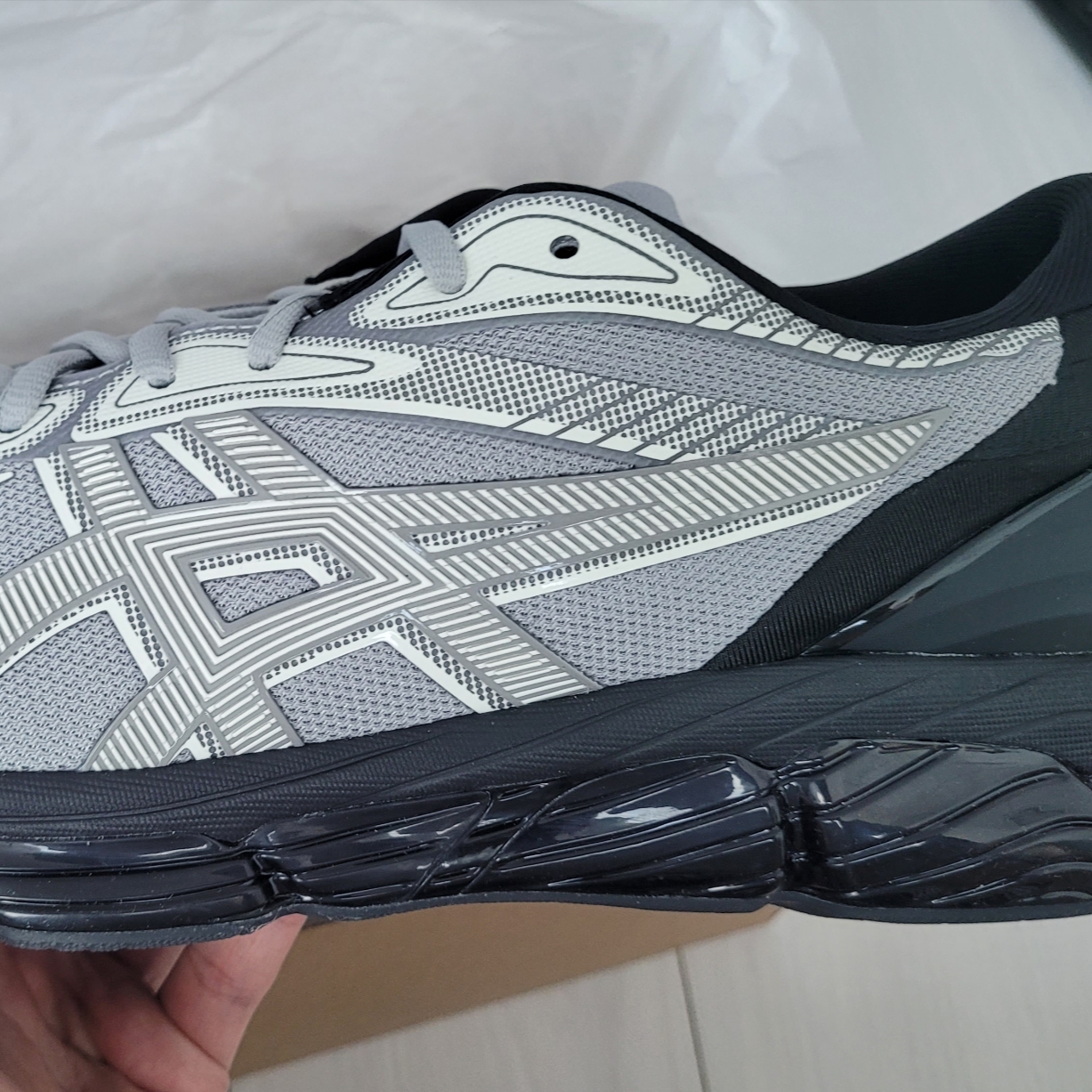 Asics x C.P. Company Gel-Quantum 360 VIII Cement Grey 착용 스타일 - 4
