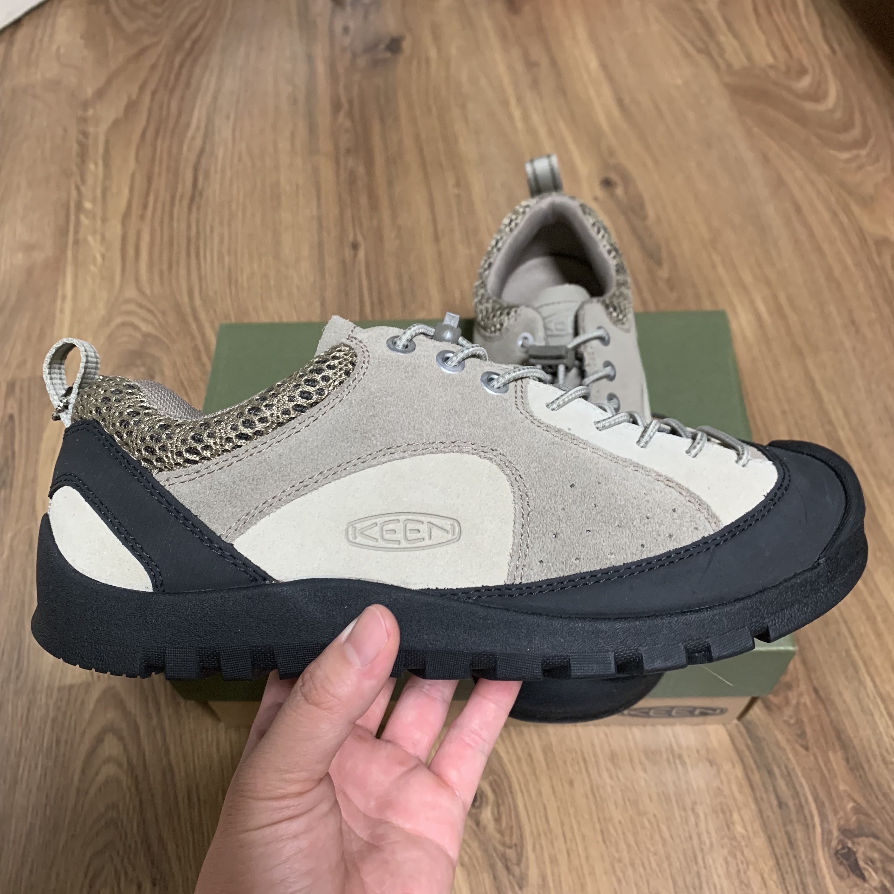 Keen x Hiking Patrol Jasper Rocks SP Sneakers Cuban Beige 착용 스타일 - 3