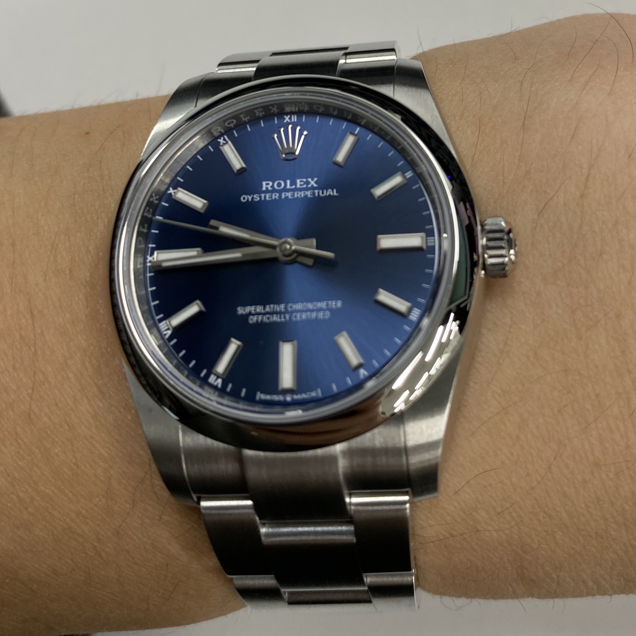 Rolex Oyster Perpetual 34mm 124200 Bright Blue Oyster 착용 스타일