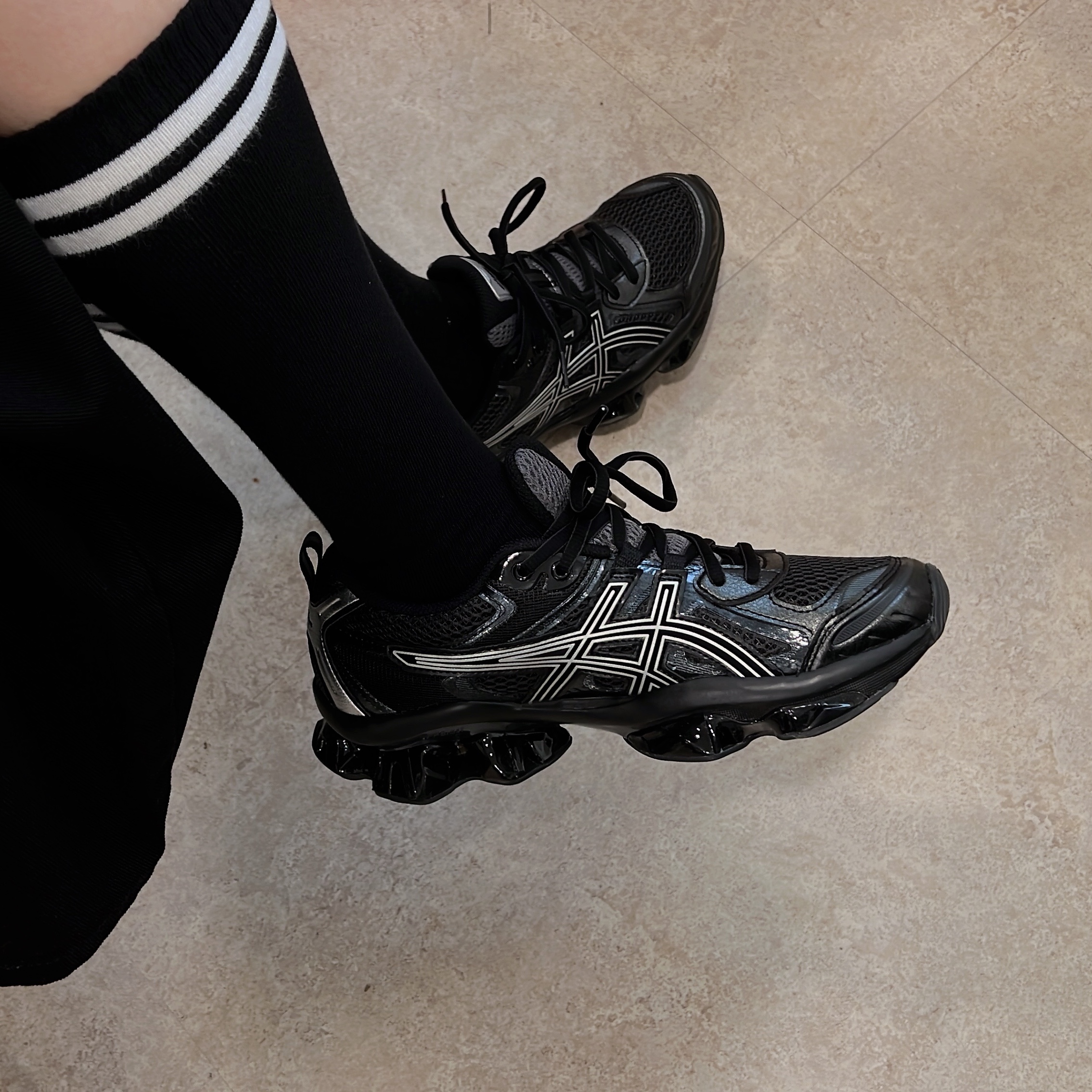 Asics Gel-Quantum Kinetic Graphite Grey Black ์ฐฉ์ฉ ์คํ์ผ - 2