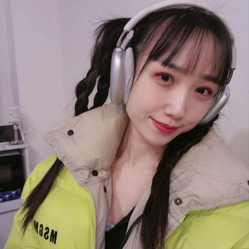 Apple AirPods Max Lightning Silver (Korean Ver.) 착용 스타일