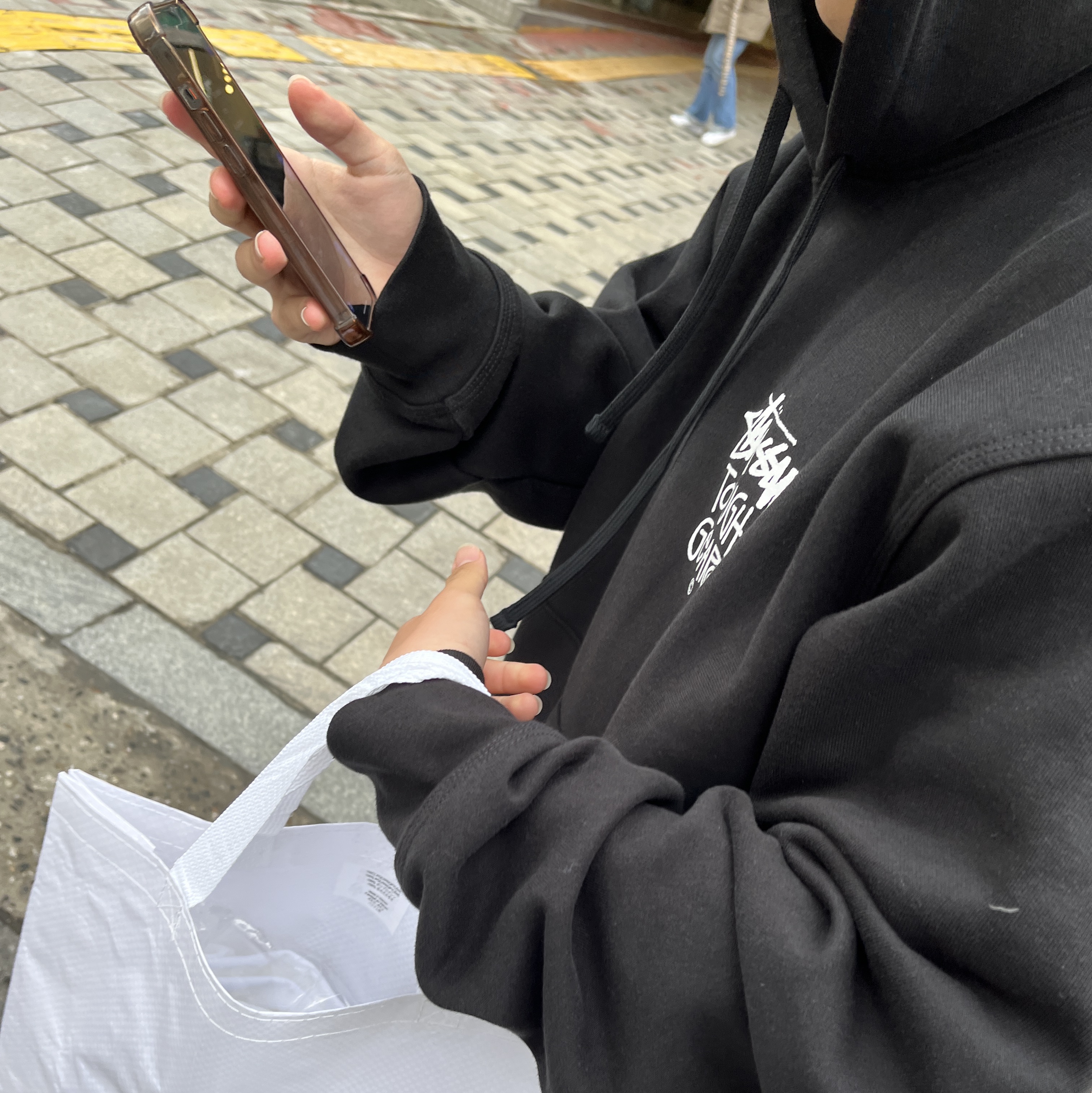 Stussy Tough Gear Hoodie Black, Supreme Crew 96 T-Shirt White - 24SS 착용 스타일 - 3