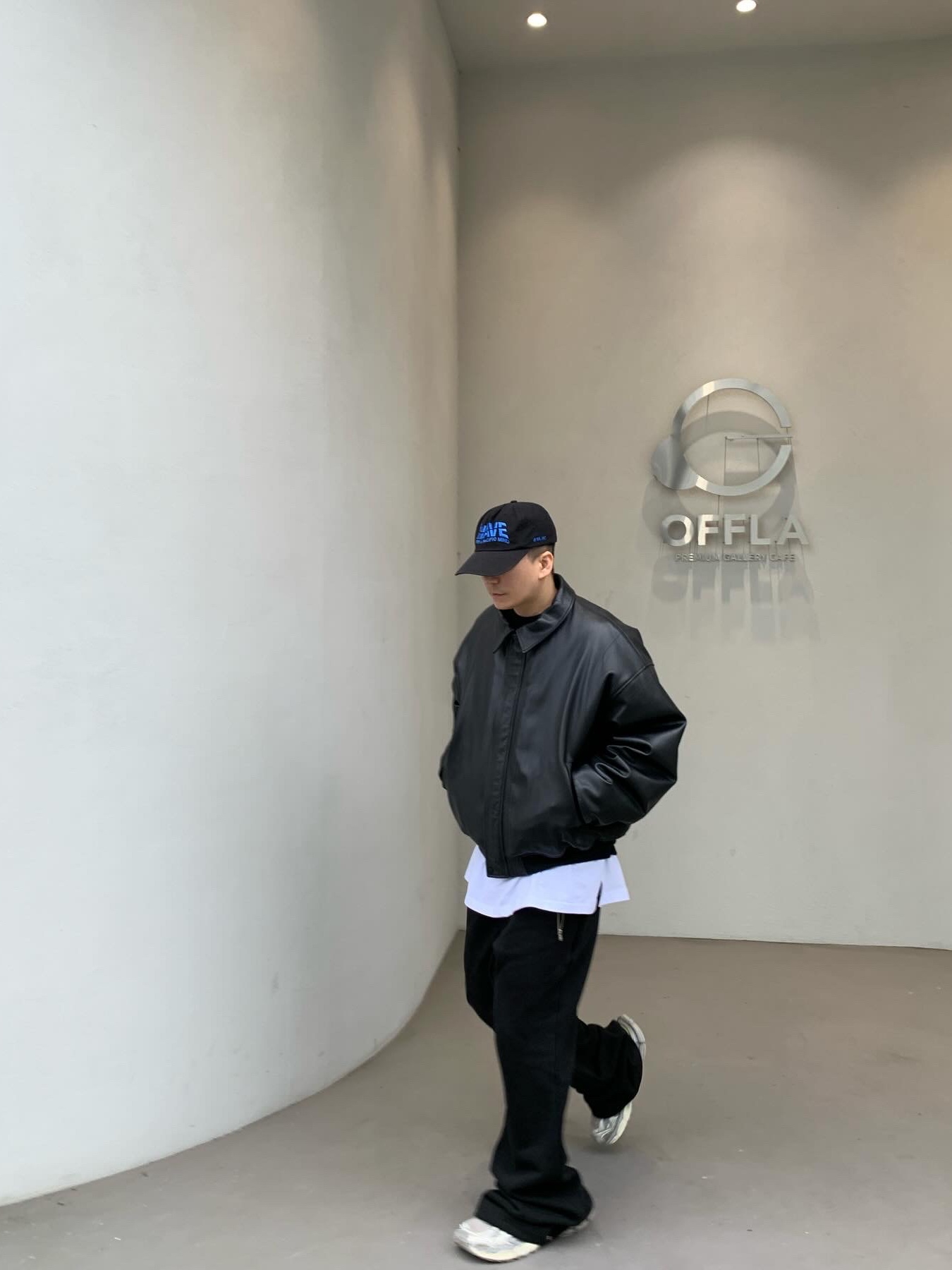 Balenciaga 3XL Sneakers Light Beige 착용 스타일 - 1