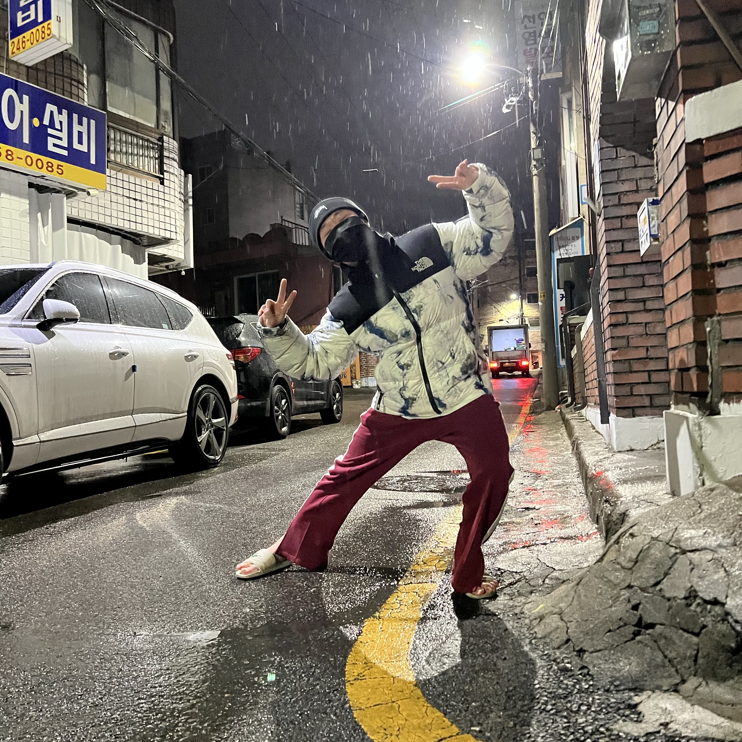 The North Face White Label Novelty Nuptse Down Jacket P White Sand, Stussy Stock Cuff Beanie Black 착용 스타일
