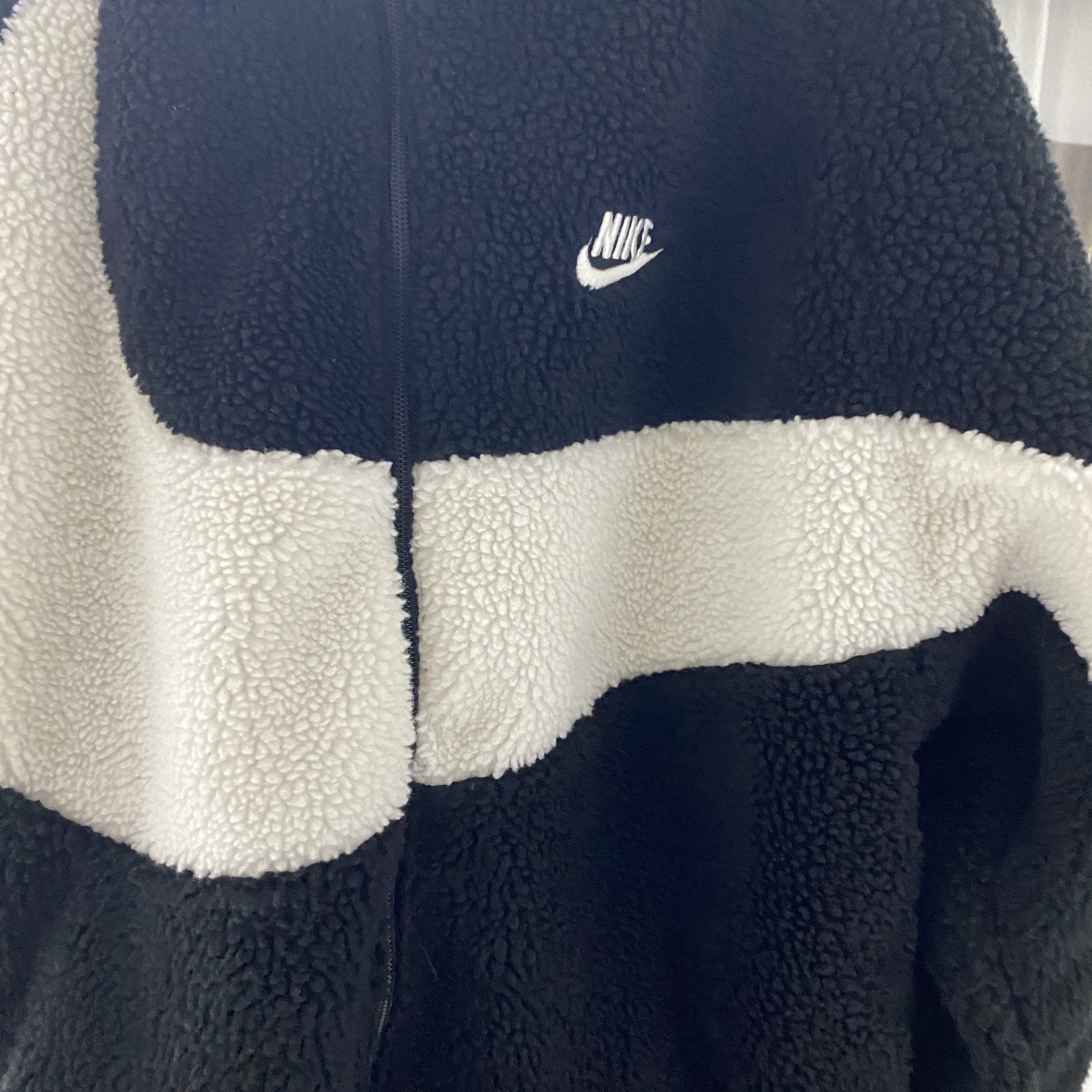 Nike Big Swoosh Full Zip Jacket Black Sail 착용 스타일 - 2