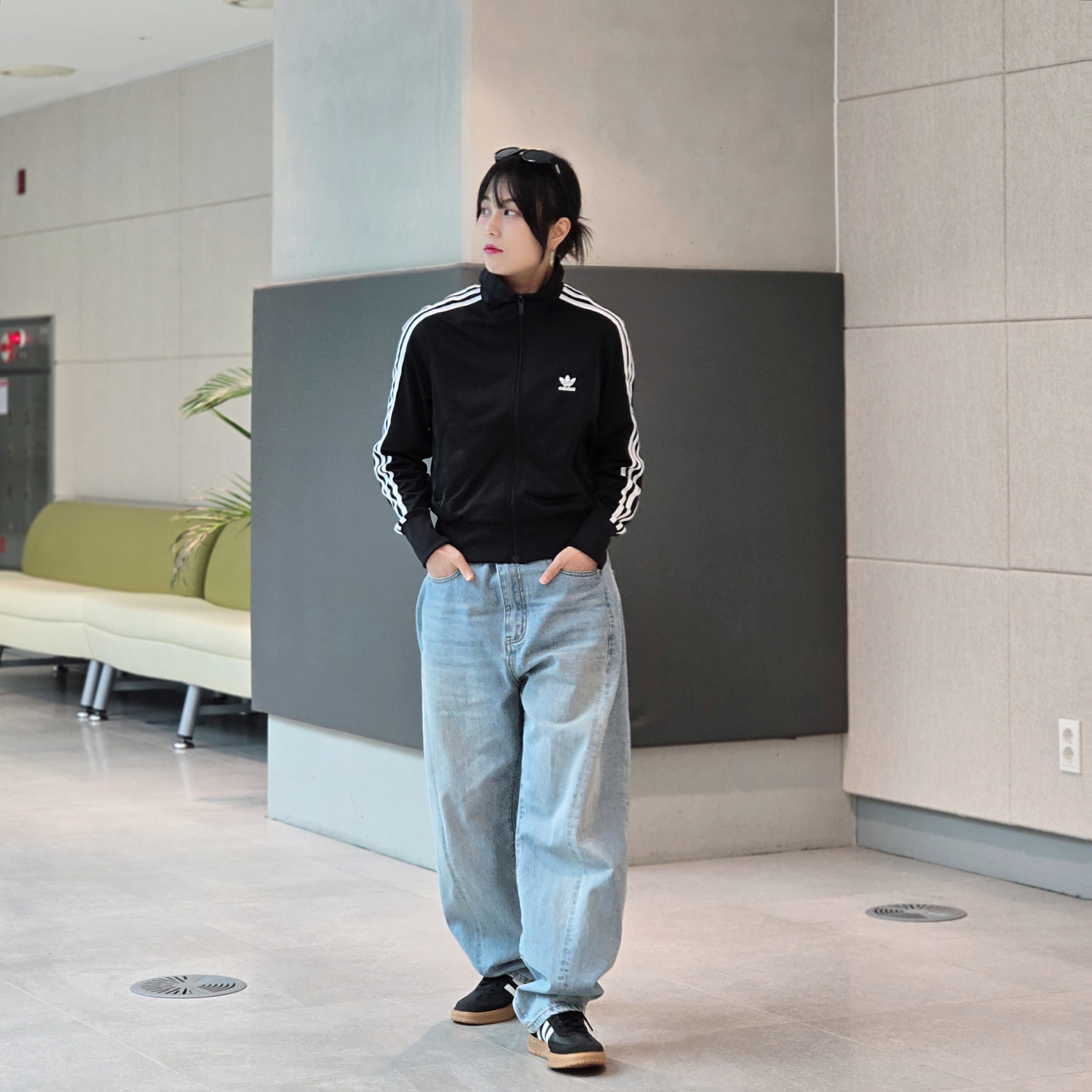 (W) Adidas Adicolor Classic Firebird Track Top Black - KR Sizing, Adidas Gradas Core Black 착용 스타일 - 2
