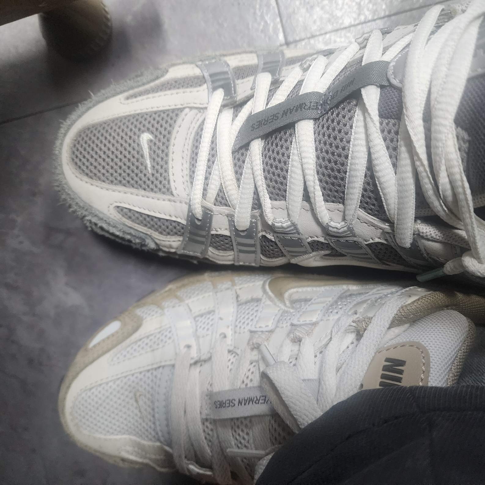 Nike P-6000 PRM Hangul Day Photon Dust Khaki, Nike P-6000 Flat Pewter Light Iron Ore 착용 스타일 - 1