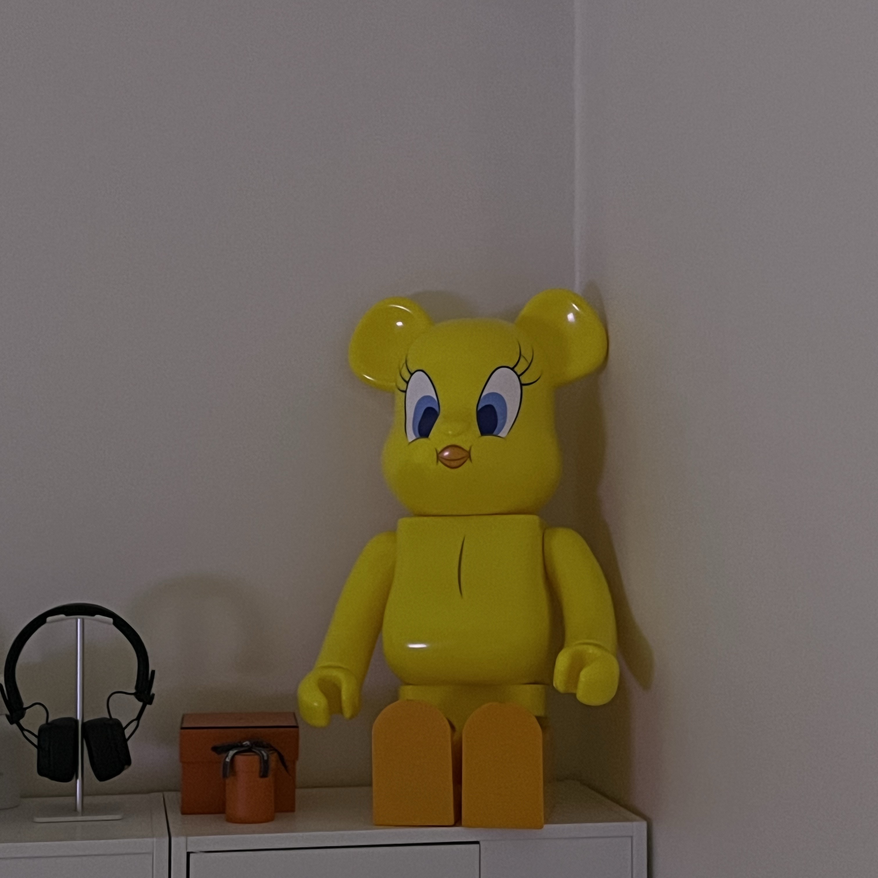 Bearbrick Looney Tunes Tweety 1000% 착용 스타일 - 1