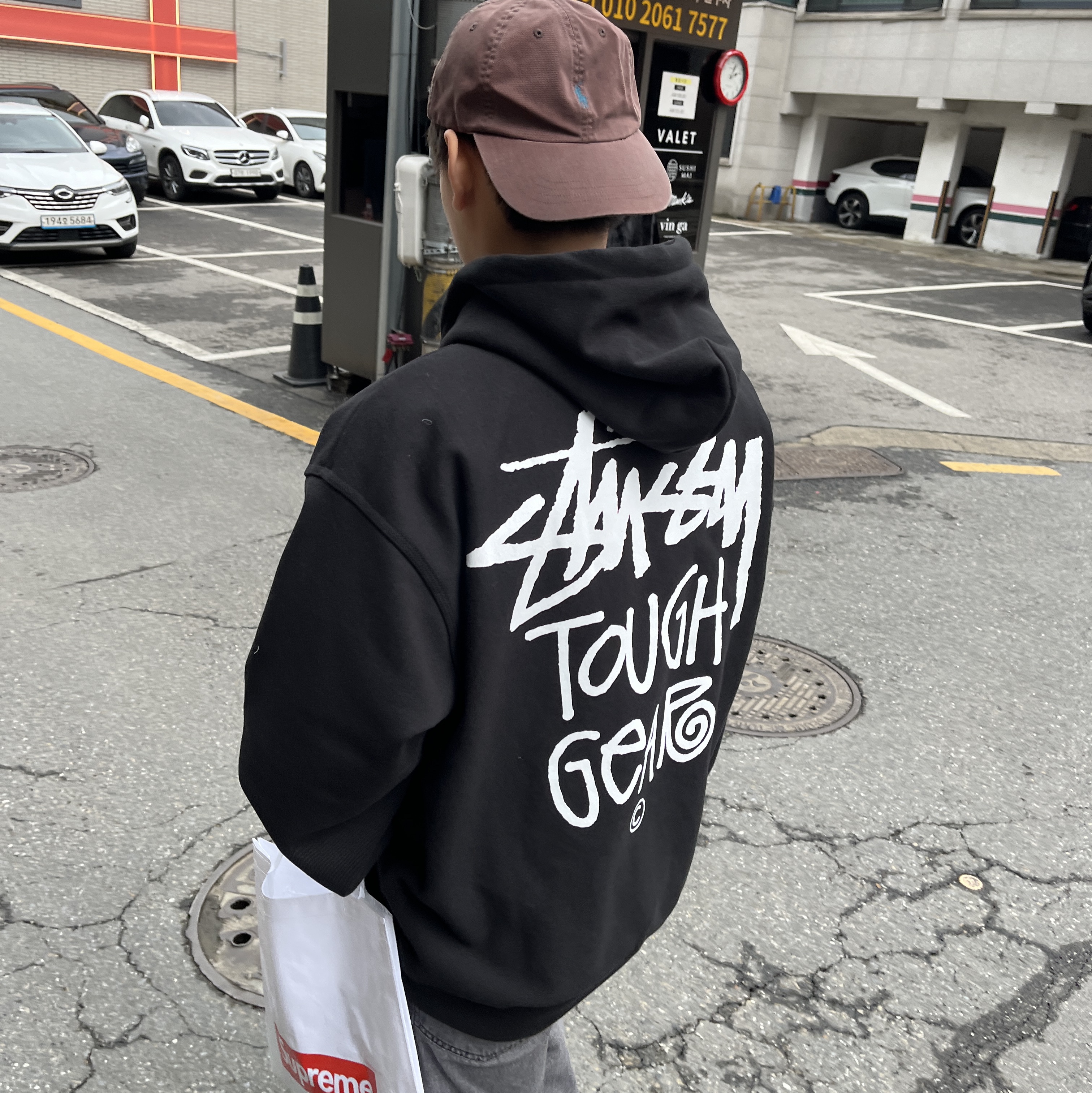 Stussy Tough Gear Hoodie Black, Supreme Crew 96 T-Shirt White - 24SS 착용 스타일 - 2