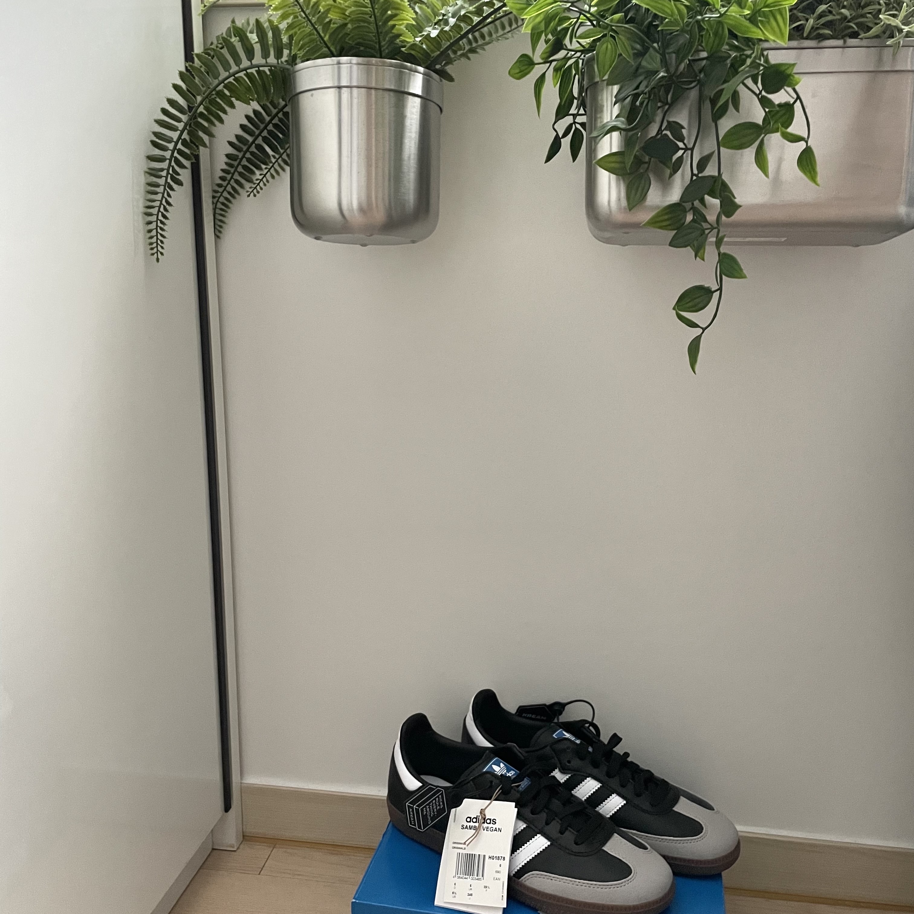 Adidas Samba Vegan Black White 착용 스타일