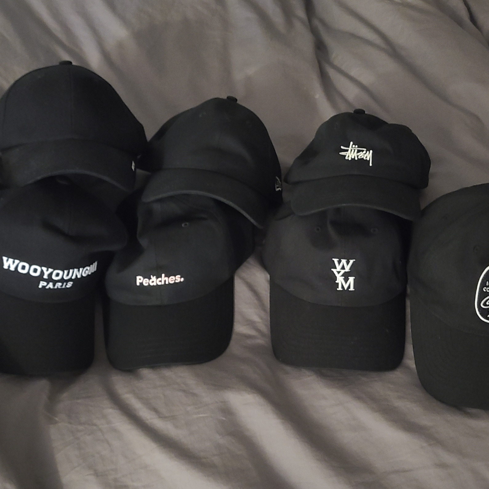 Vans x Peaches. Cap Black 착용 스타일