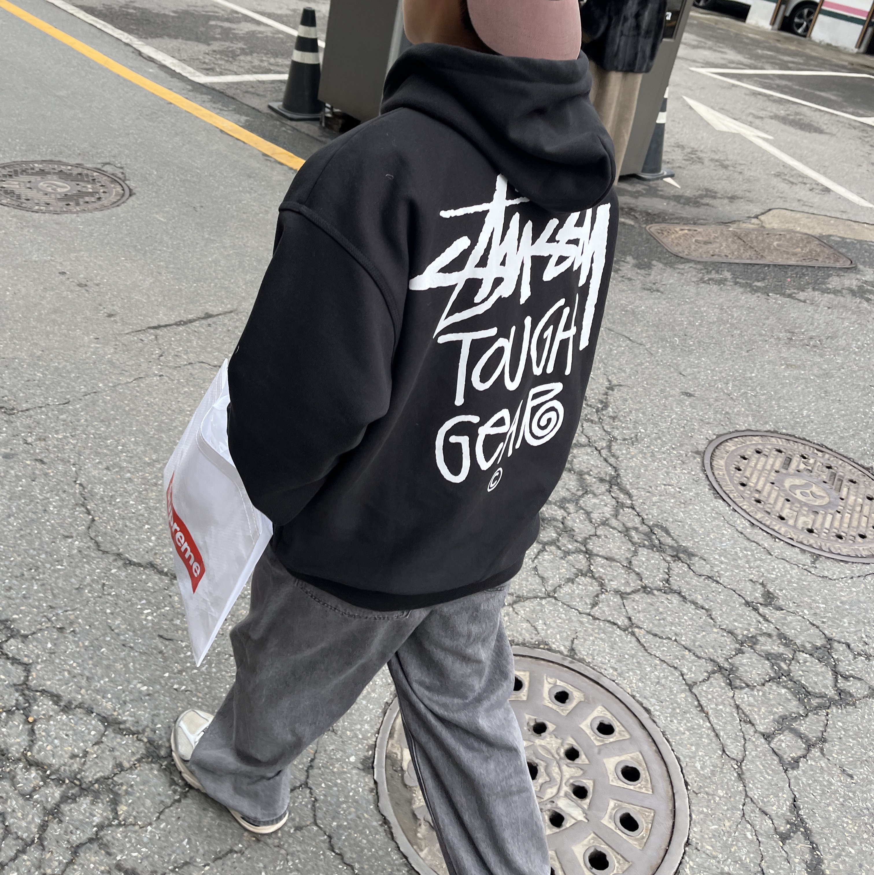 Stussy Tough Gear Hoodie Black, Supreme Crew 96 T-Shirt White - 24SS 착용 스타일 - 1