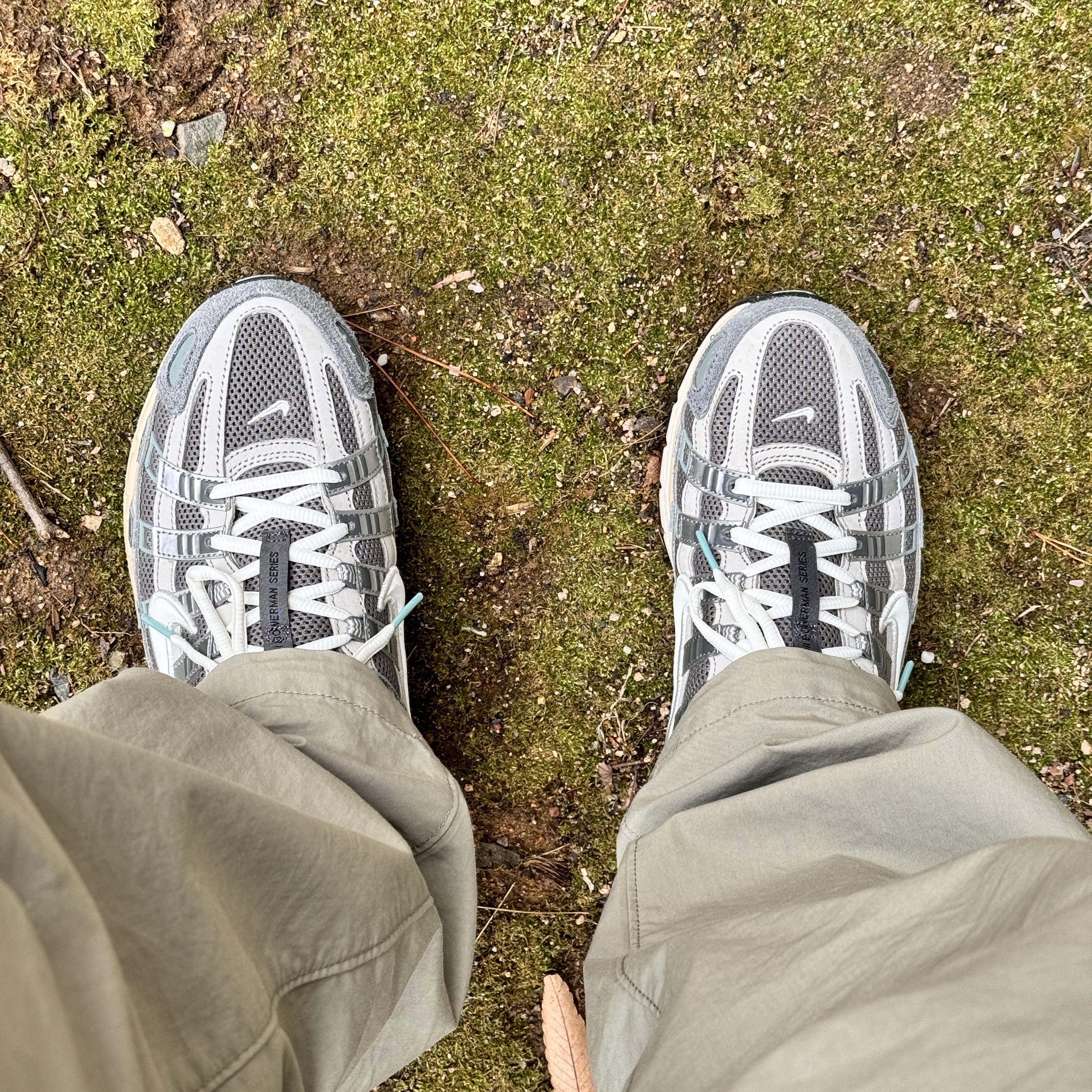 Nike P-6000 Flat Pewter Light Iron Ore, (W) Nike Zoom Vomero 5 Cobblestone and Flat Pewter 착용 스타일 - 1