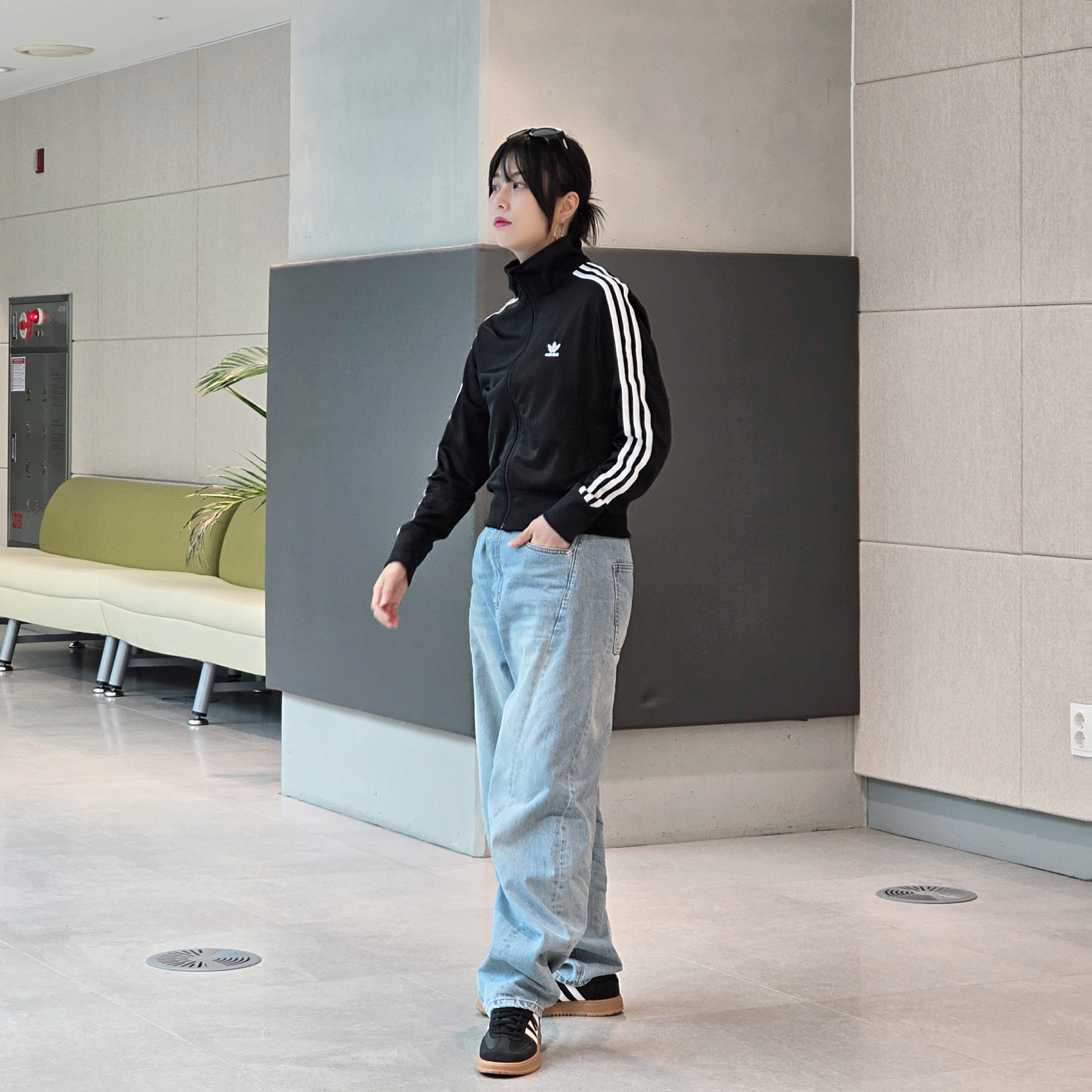 (W) Adidas Adicolor Classic Firebird Track Top Black - KR Sizing, Adidas Gradas Core Black 착용 스타일 - 3