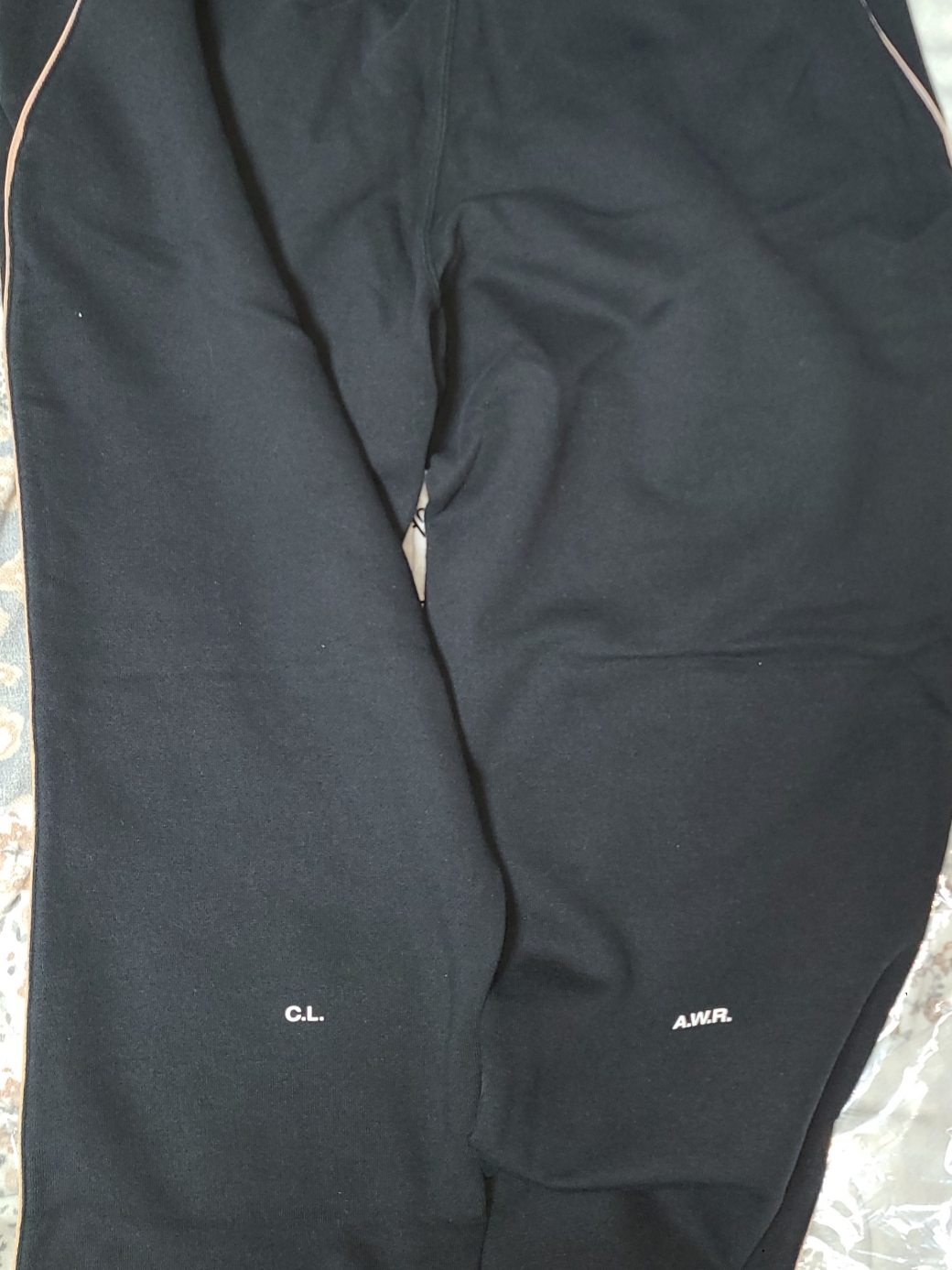 Nike x Drake Nocta Fleece Pants Black (FN7661-010) 착용 스타일 - 4