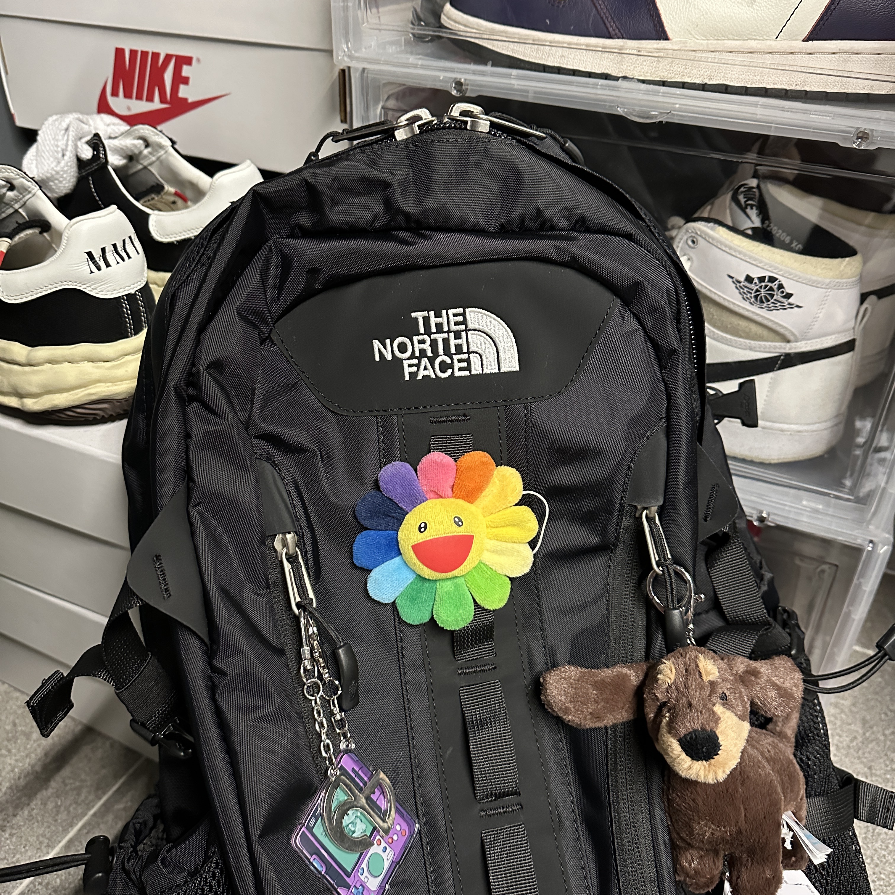 Jellycat Otto Sausage Dog Bag Charm Brown, The North Face Big Shot Black 착용 스타일