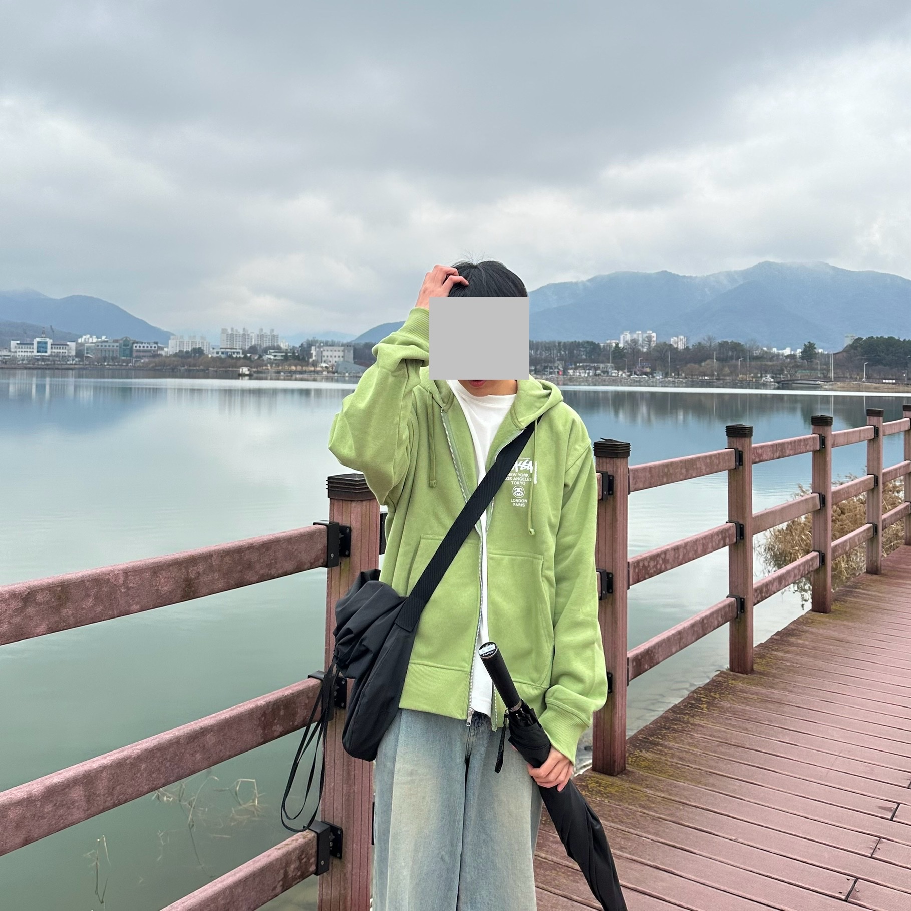 Stussy World Tour Zip Hoodie Moss 2023 착용 스타일 - 1