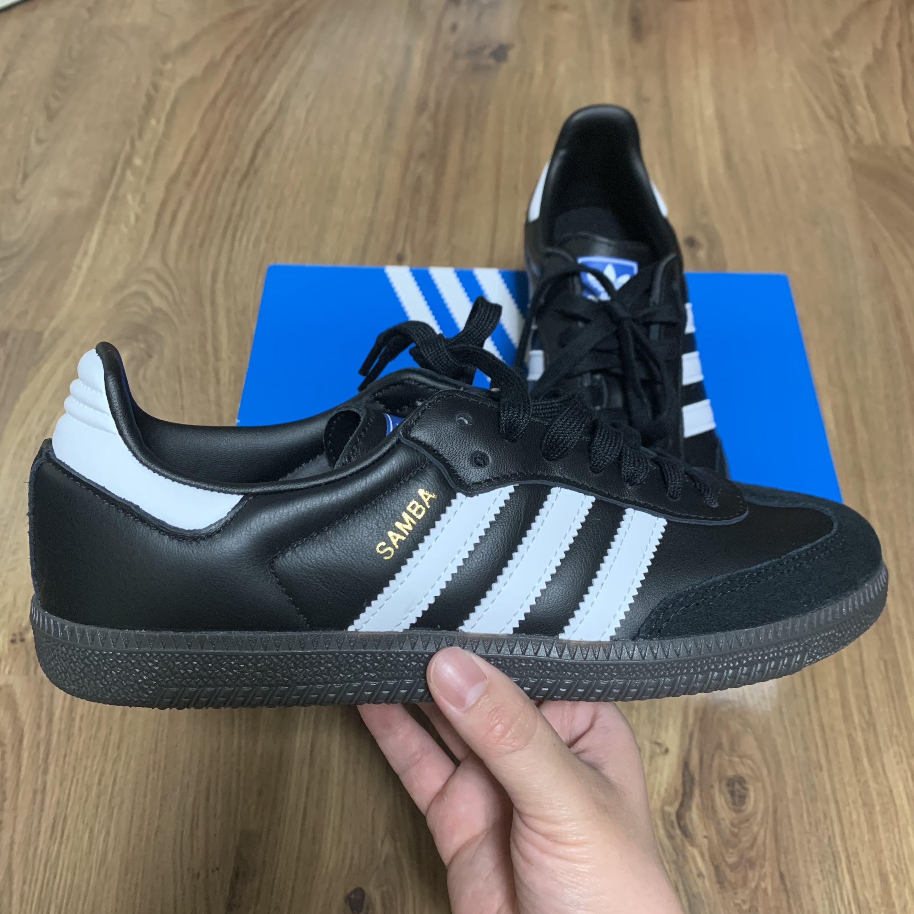 Adidas Samba OG Black White Gum 착용 스타일 - 3