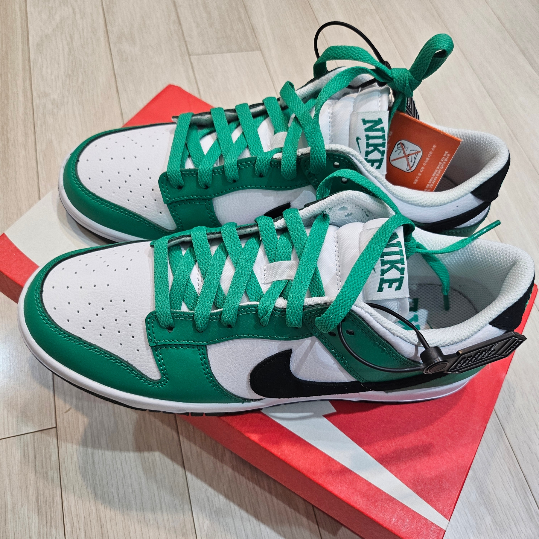 Nike Dunk Low White Green 착용 스타일 - 1