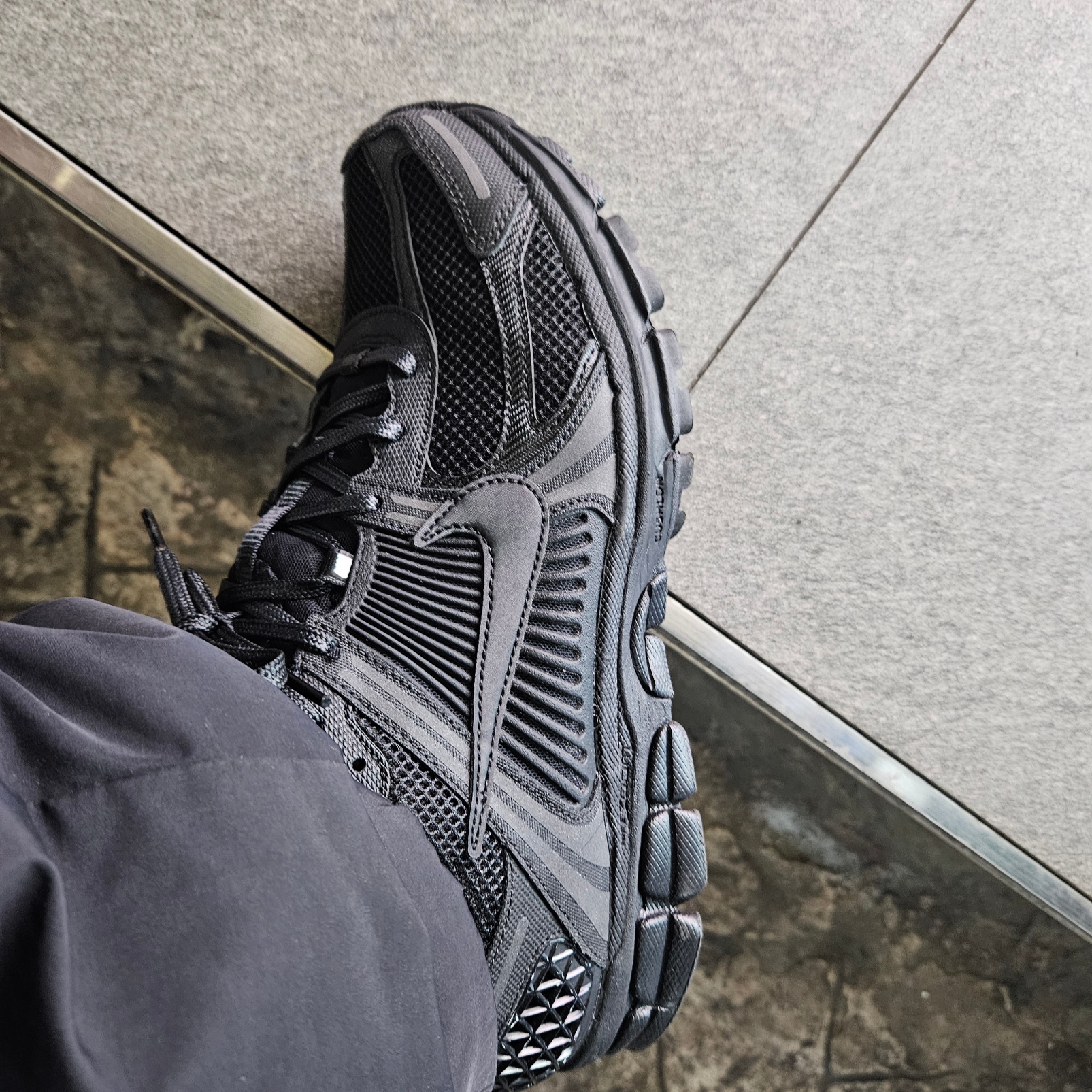Nike Zoom Vomero 5 SP Black 착용 스타일