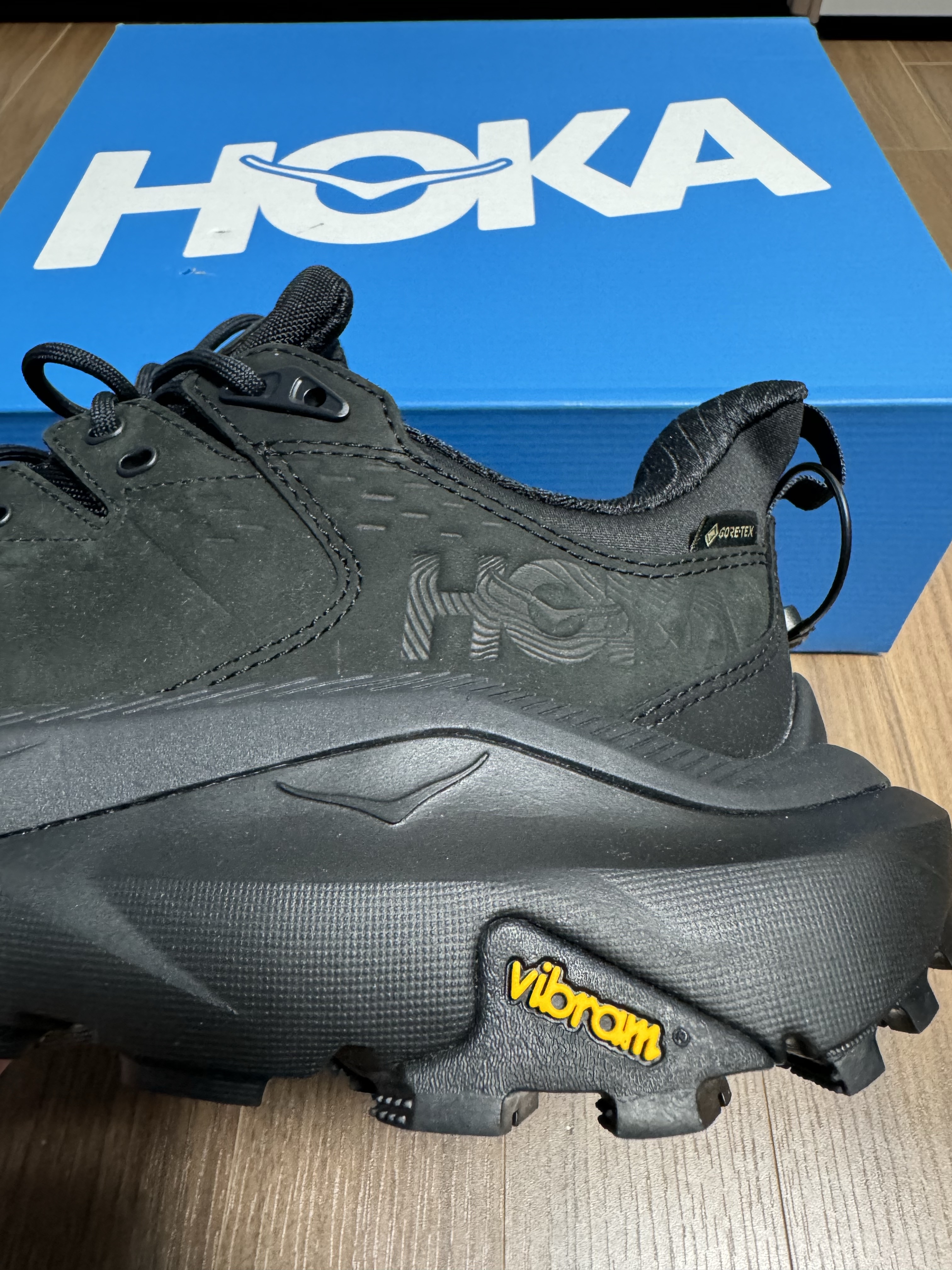 Hoka Kaha 2 Low Gore-Tex Black 착용 스타일