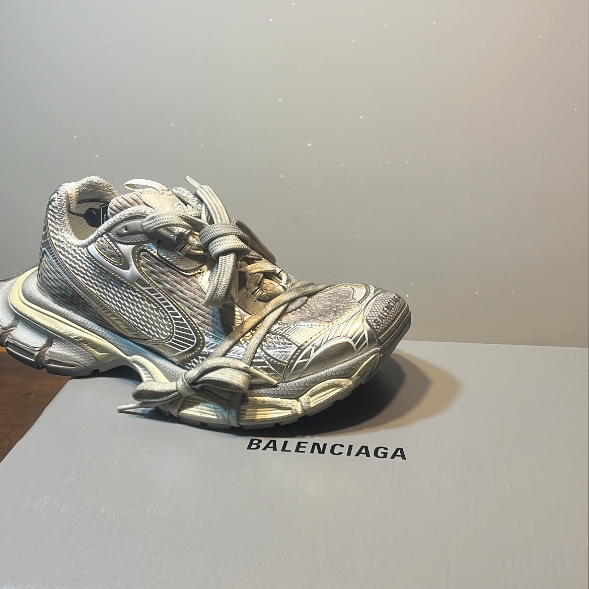 Balenciaga 3XL Sneakers Light Beige 착용 스타일