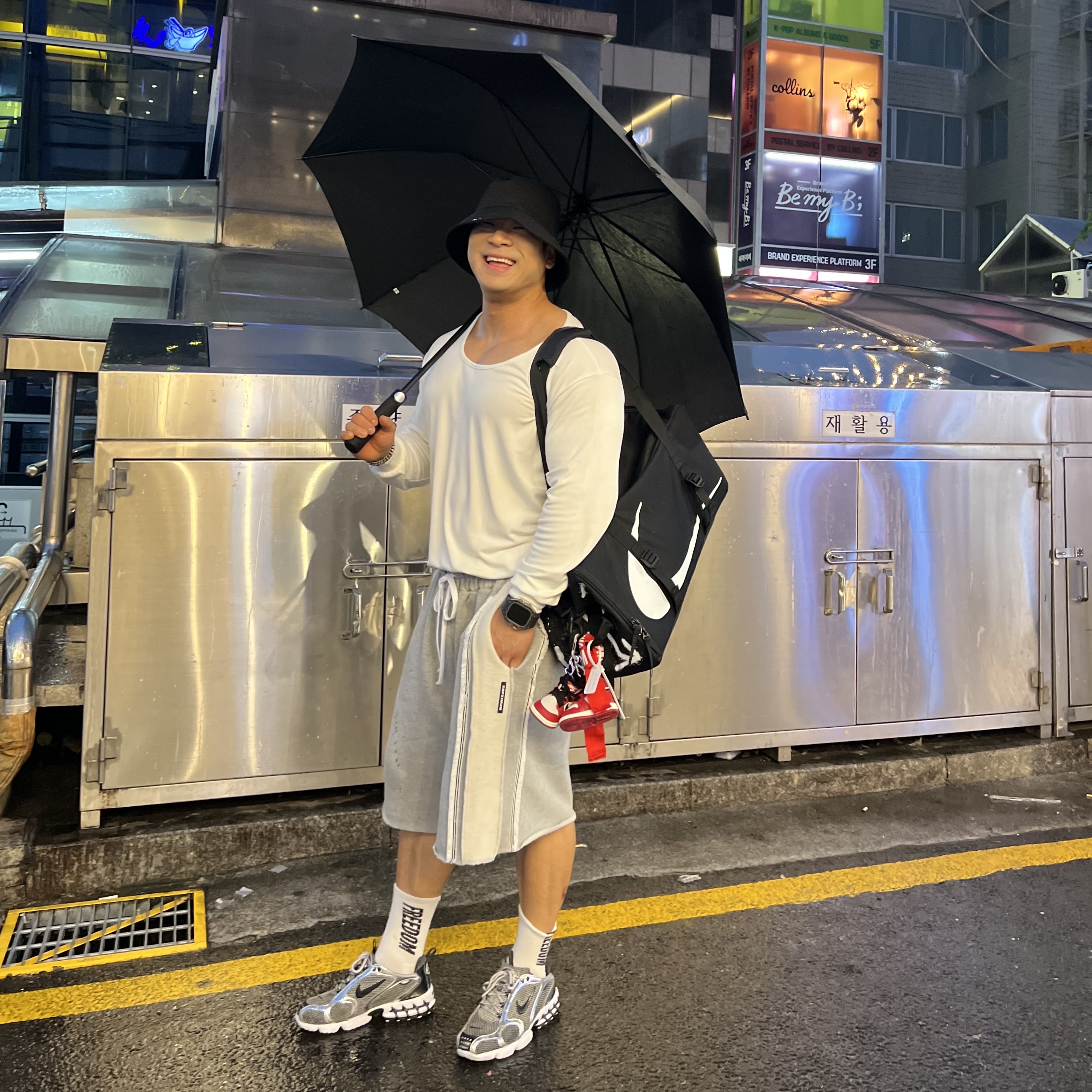 Nike x Off-White Duffle Bag Black, Nike x Off-White Duffle Bag Yellow 착용 스타일 - 3