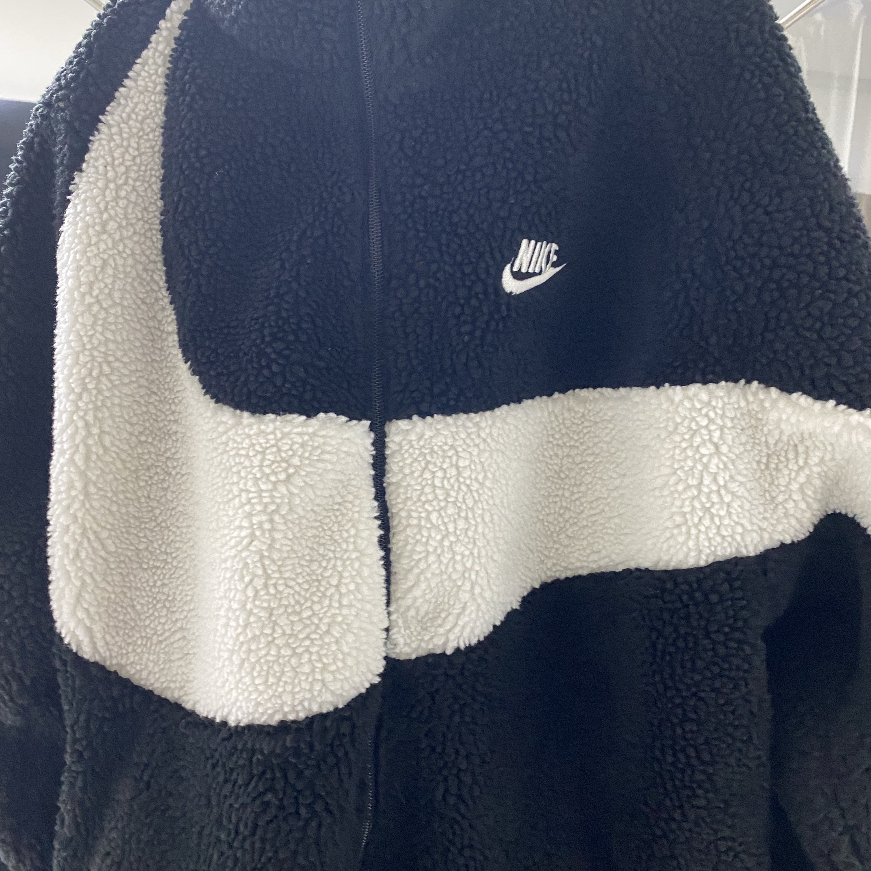 Nike Big Swoosh Full Zip Jacket Black Sail 착용 스타일 - 1