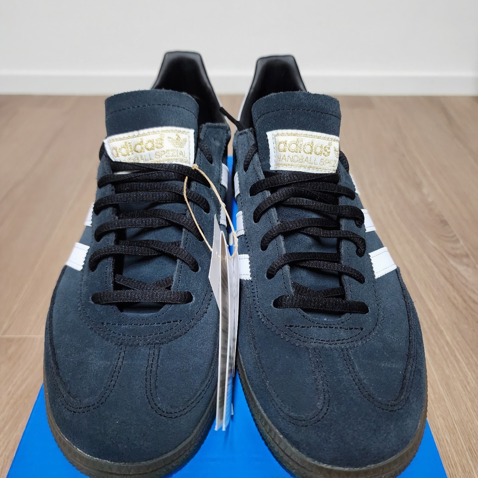 Adidas Spezial Handball Core Black 착용 스타일 - 1