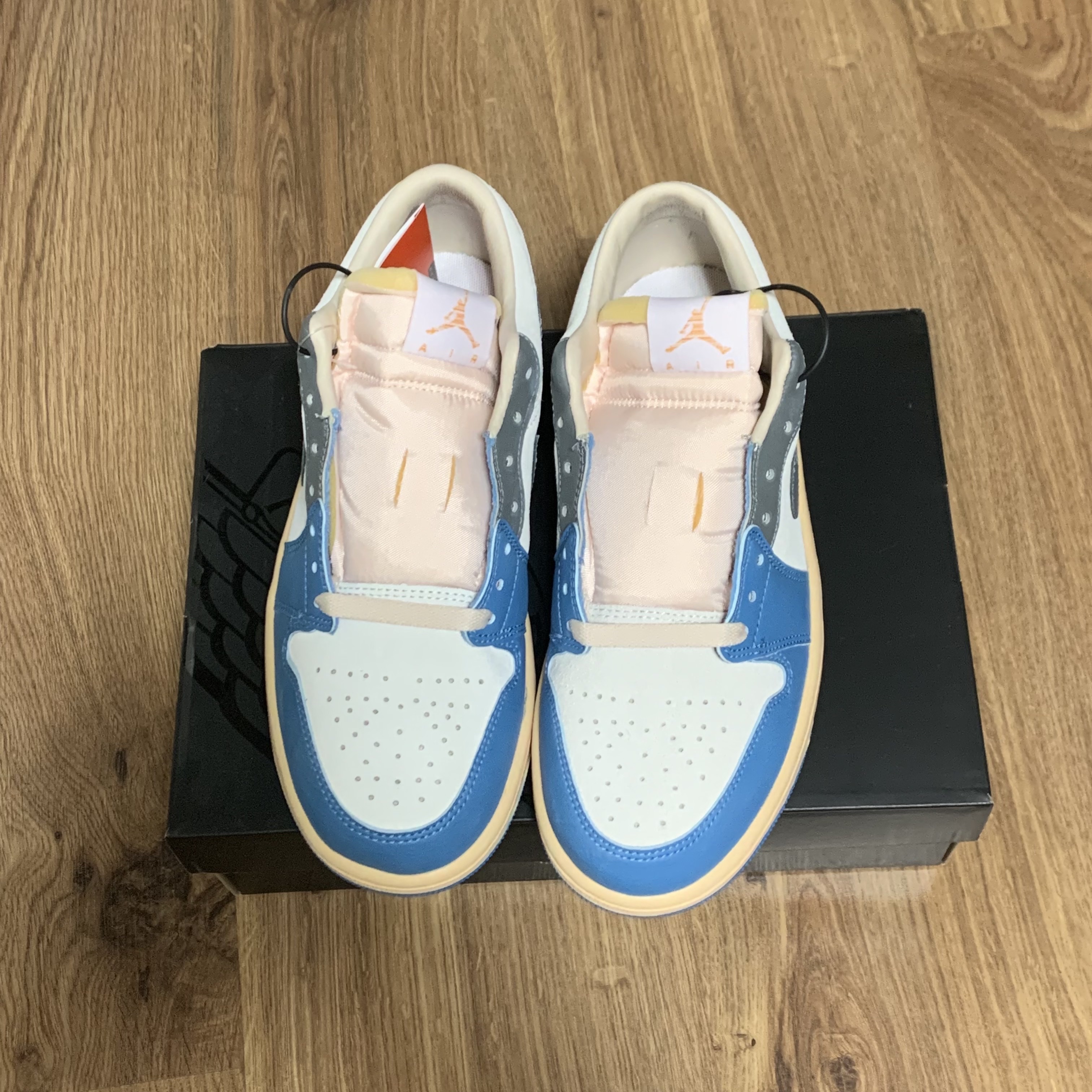 Jordan 1 Low SE Tokyo 96 착용 스타일 - 2