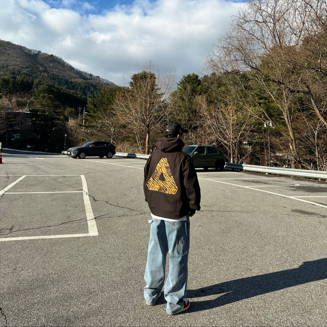 Palace Korea Hoodie Black - 24SS, Palace Korea Cap Black - 24SS 착용 스타일 - 2