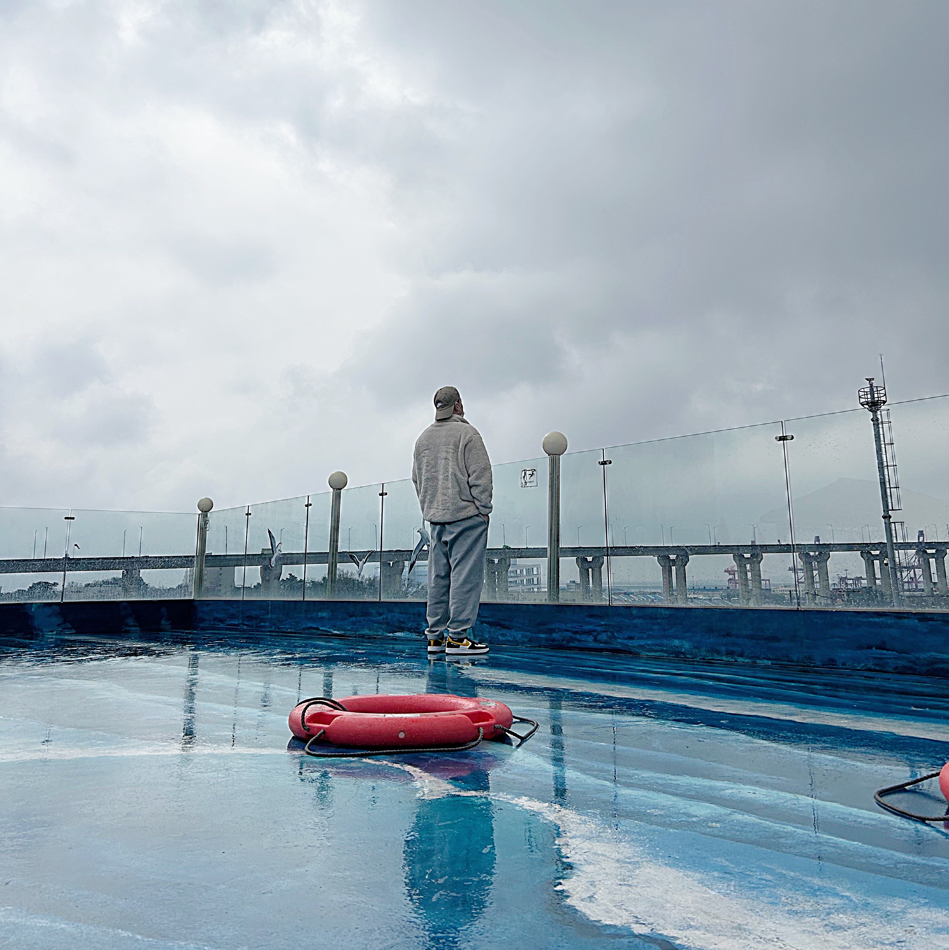 Nike NRG Solo Swoosh Fleece Pants Dark Grey Heather - US/EU, Nike Air Force 1 '07 LV8 Athletic Club Black Dark Sulfur 착용 스타일