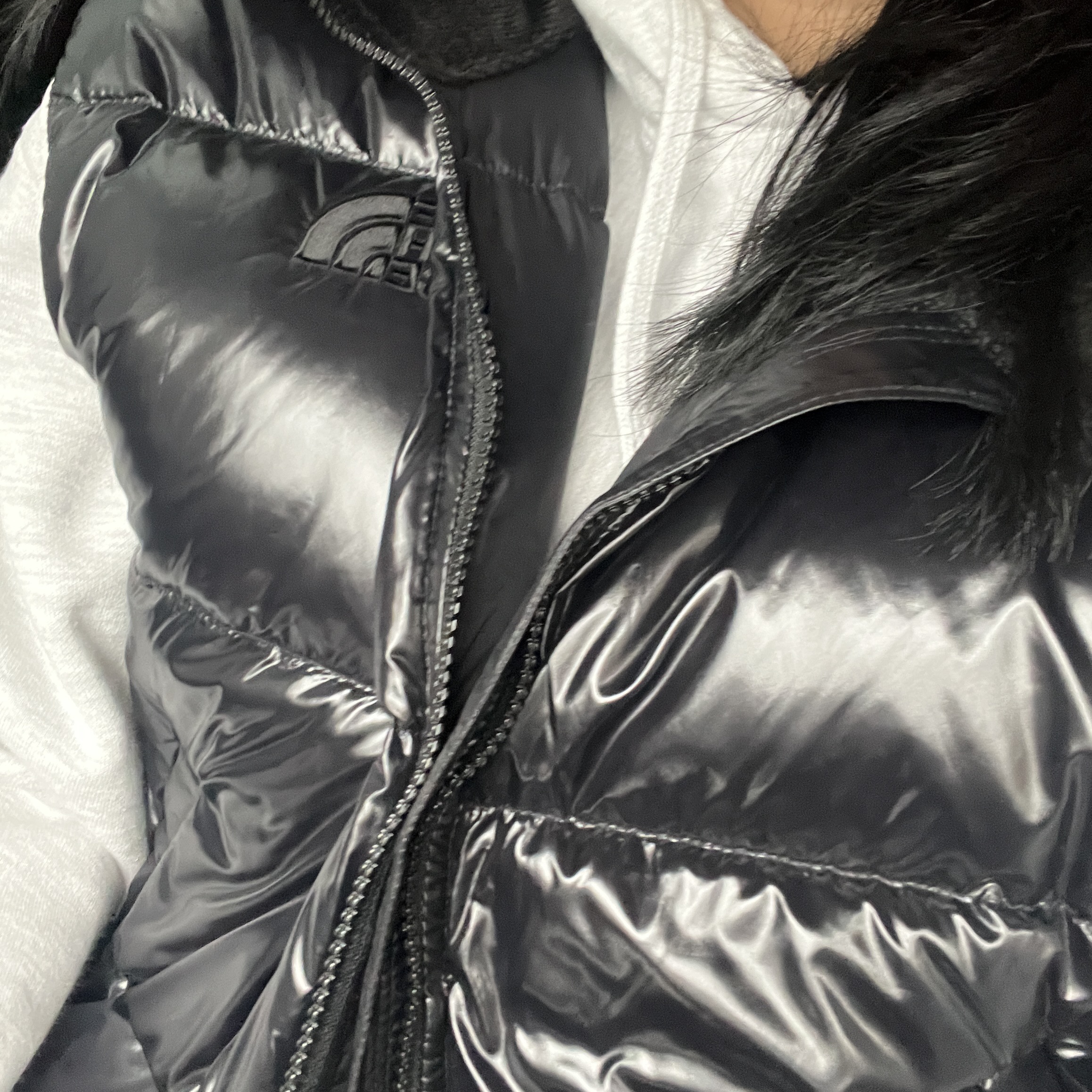 (W) The North Face White Label Glossy Down Vest Black 착용 스타일