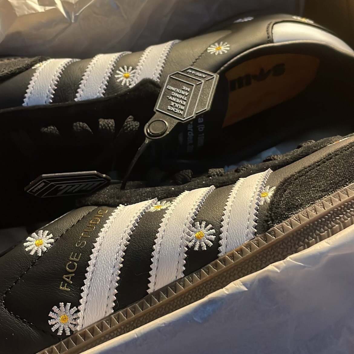 Adidas x Atmos x Face Samba OG Core Black 착용 스타일