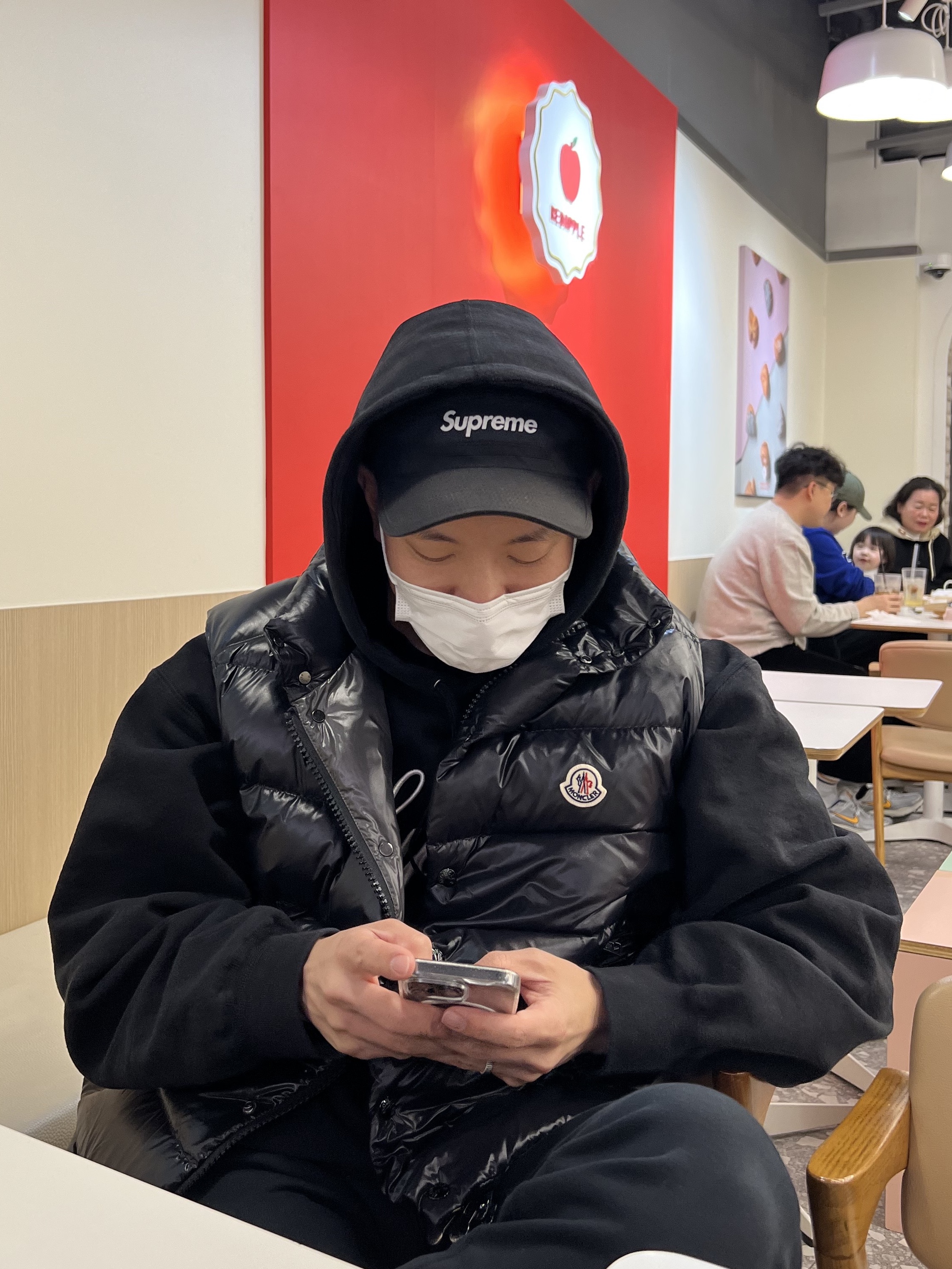Supreme Raised Script Hooded Sweatshirt Black - 23FW, Supreme Waxed Cotton Camp Cap Black - 21FW 착용 스타일