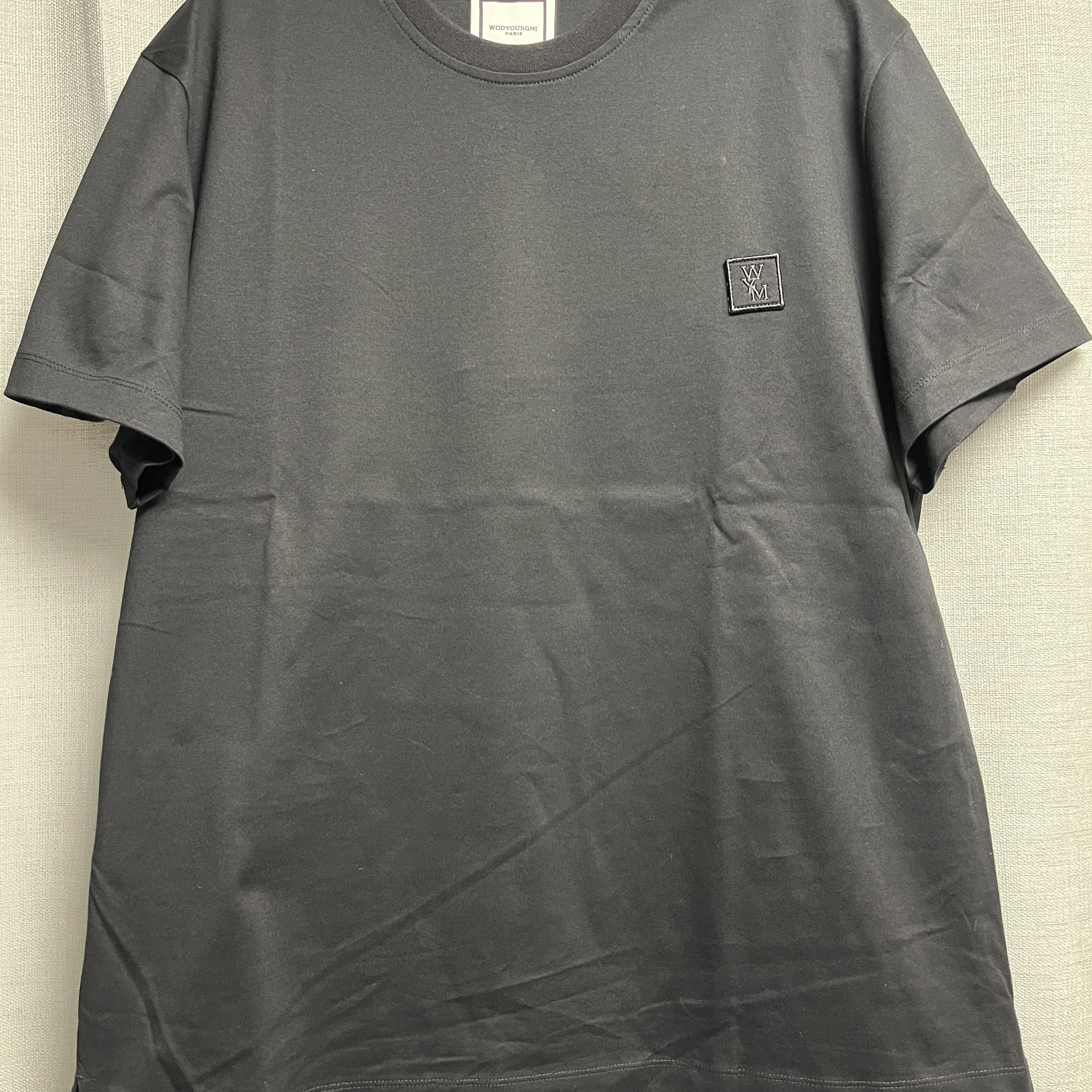 Wooyoungmi Flower Back Logo T-Shirt Black - 24SS 착용 스타일 - 3