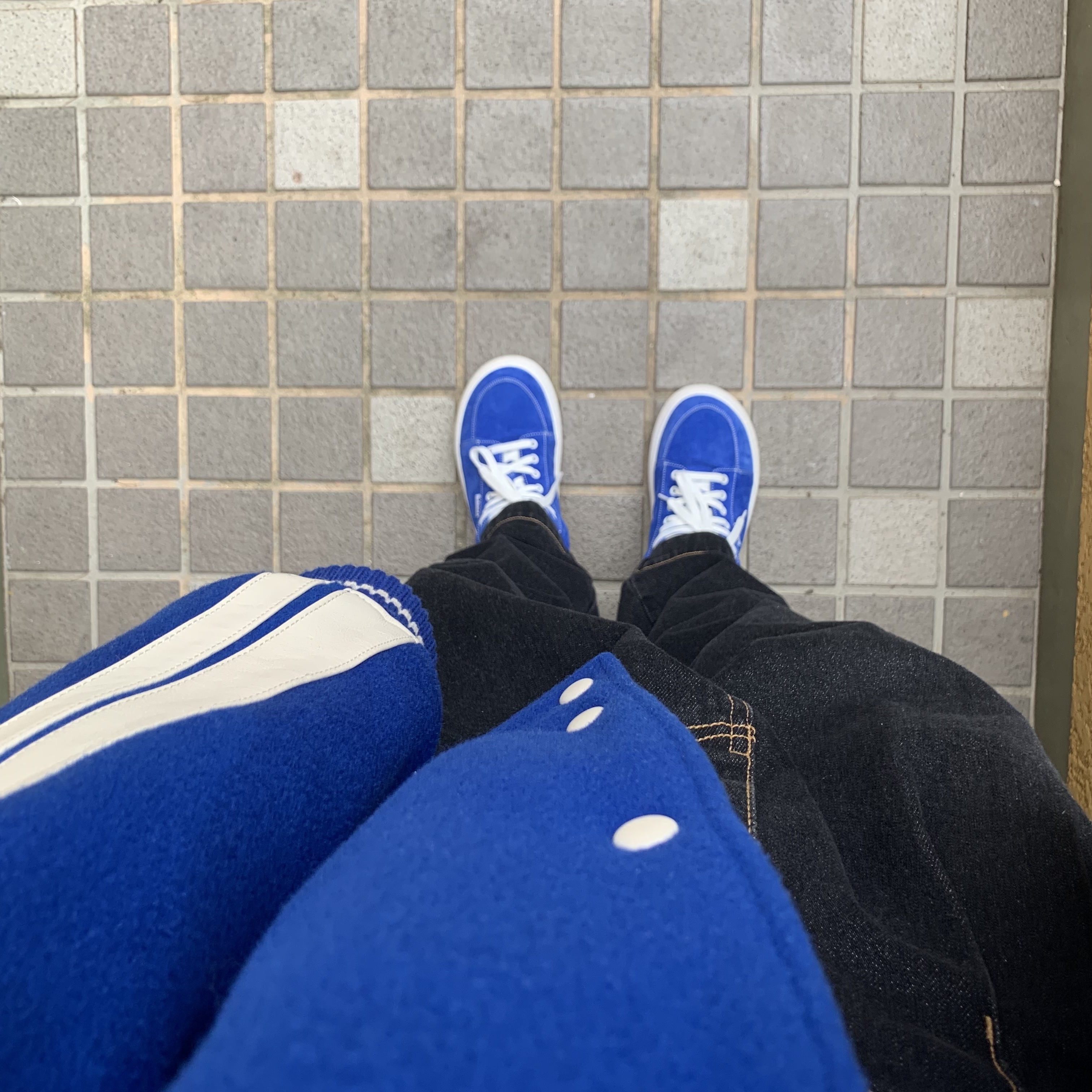 Ader Error Mod Jeans Noir, Sunnei Suede Dreamy Royal Blue 착용 스타일