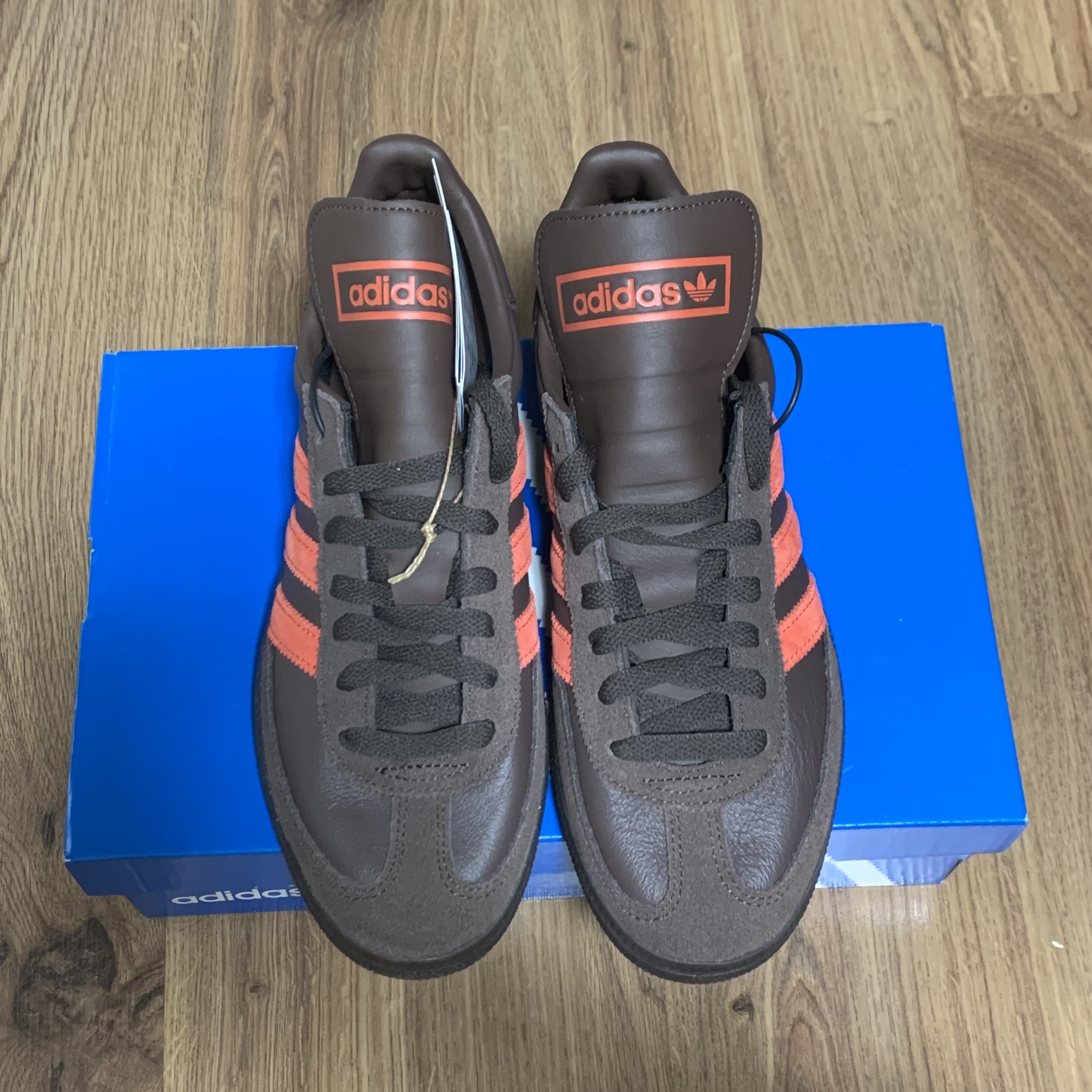 Adidas Spezial Handball Brown Collegiate Orange 착용 스타일 - 2