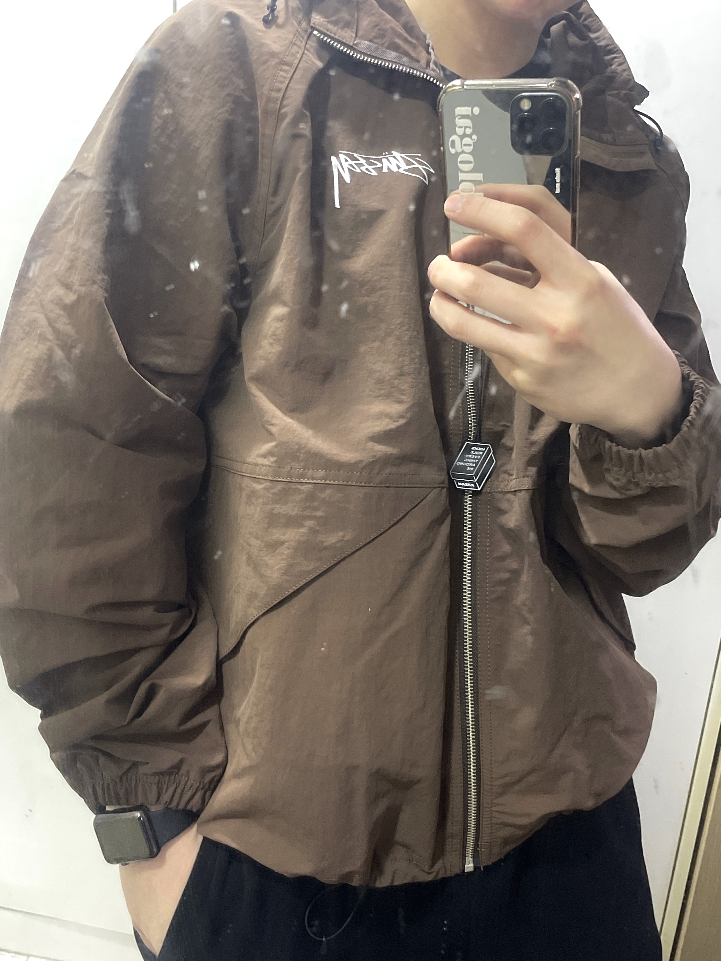 Stussy Wave Dye Beach Shell Jacket Coffee 착용 스타일